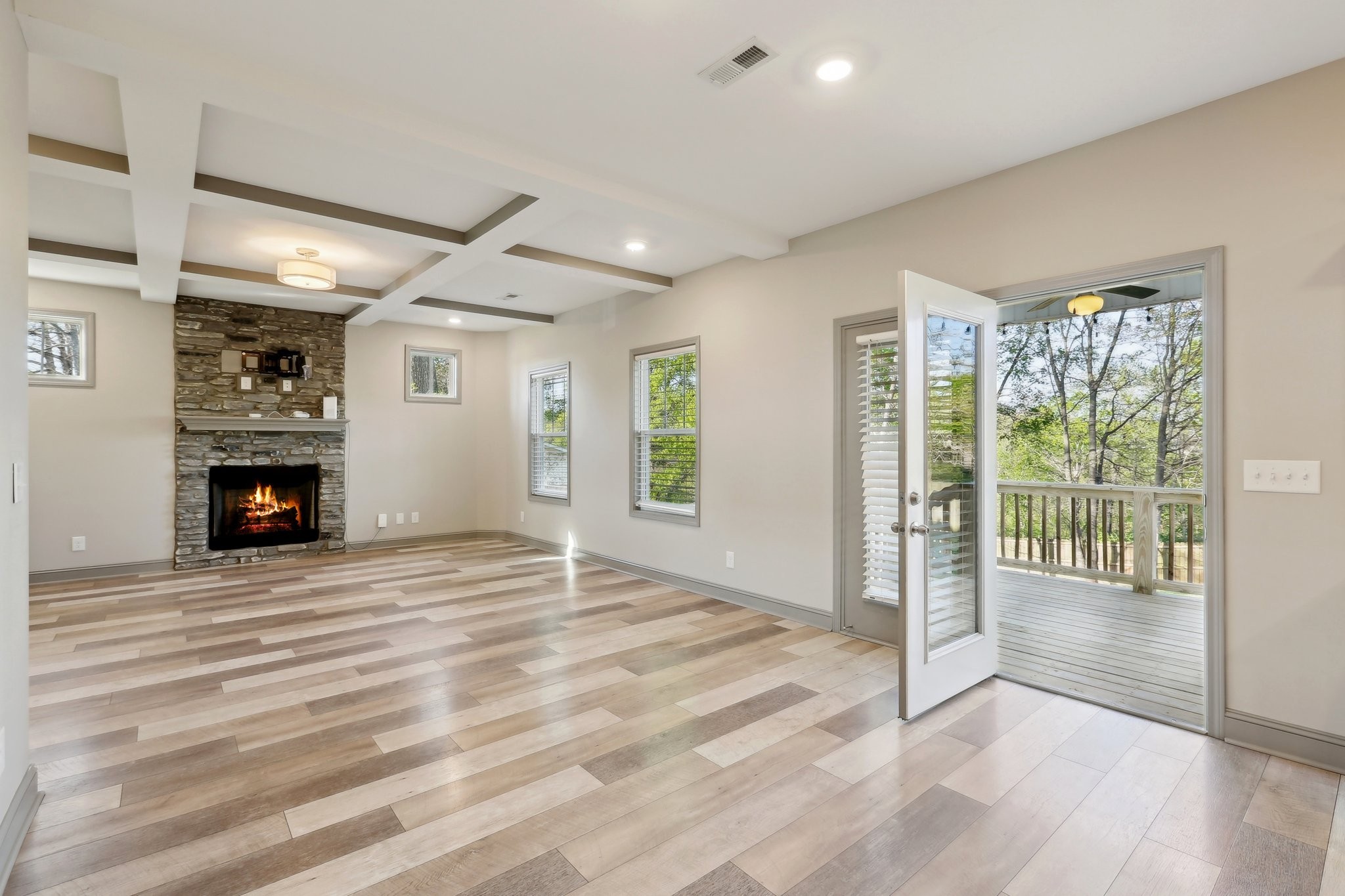 1083 Fuji Ln