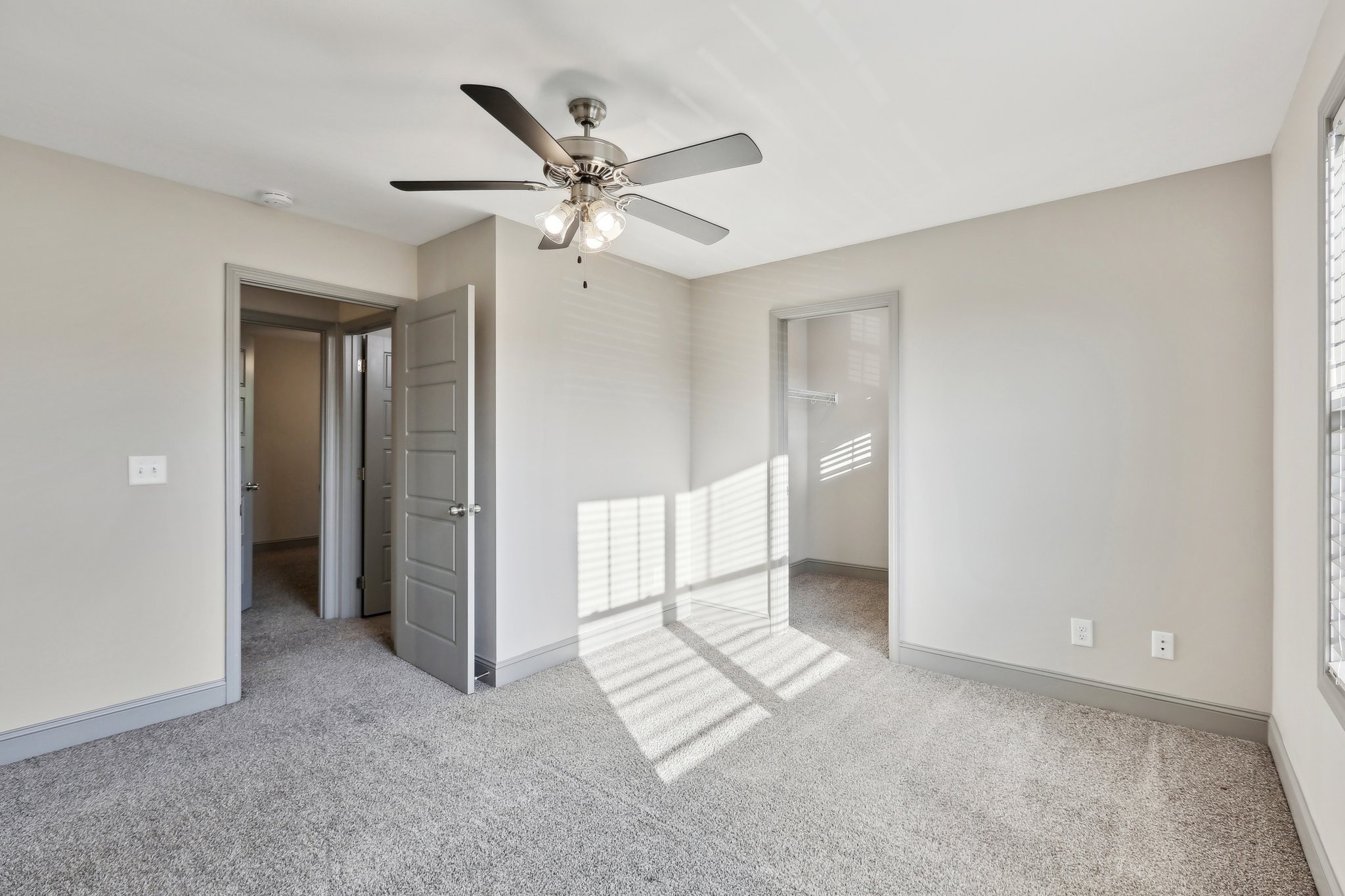 1083 Fuji Ln