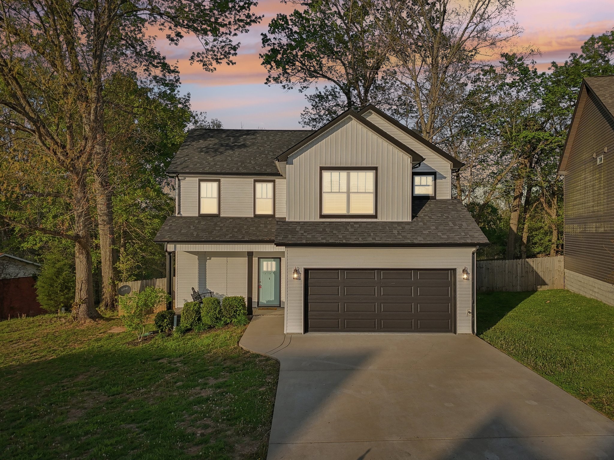 1083 Fuji Ln