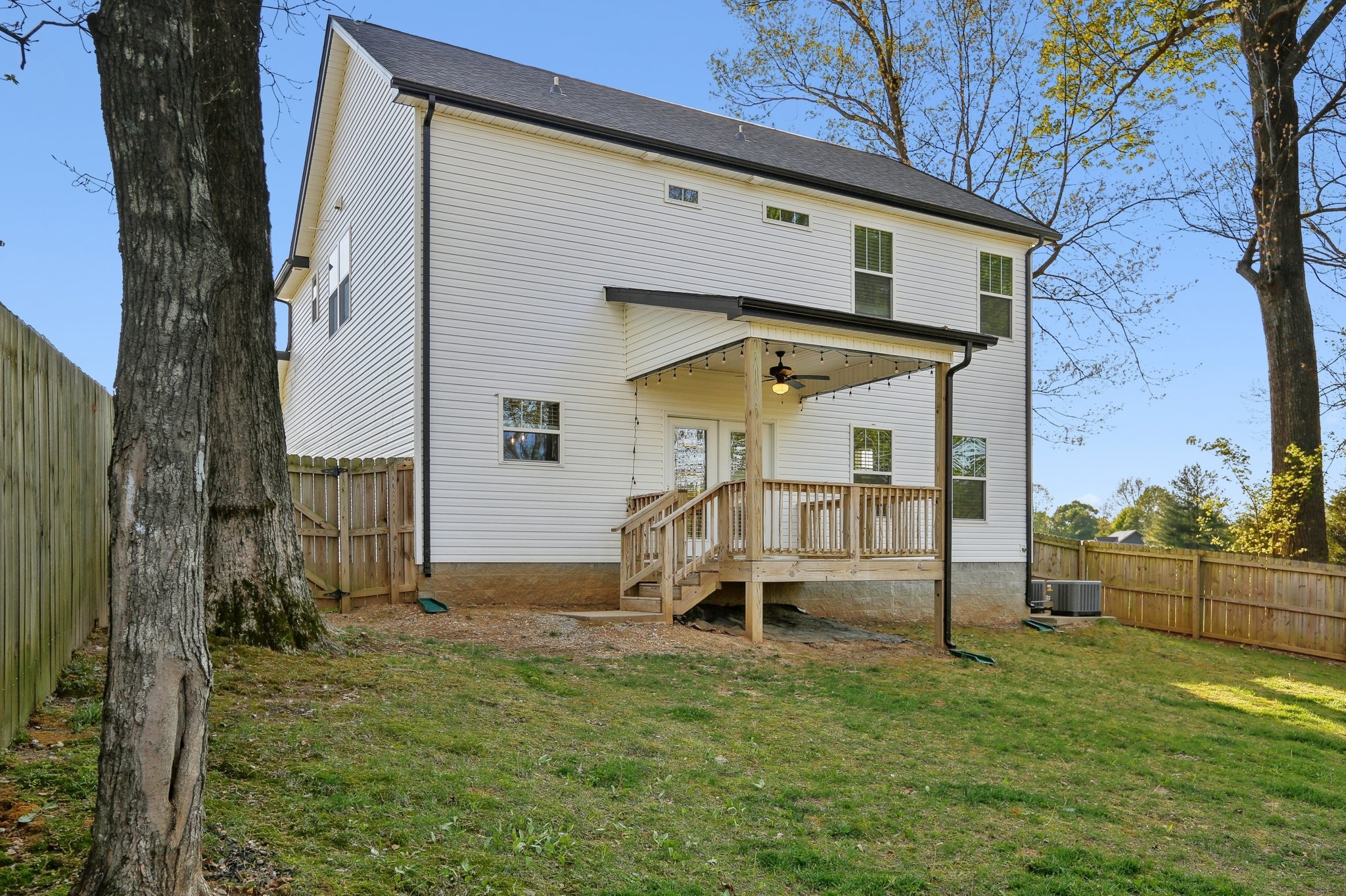 1083 Fuji Ln