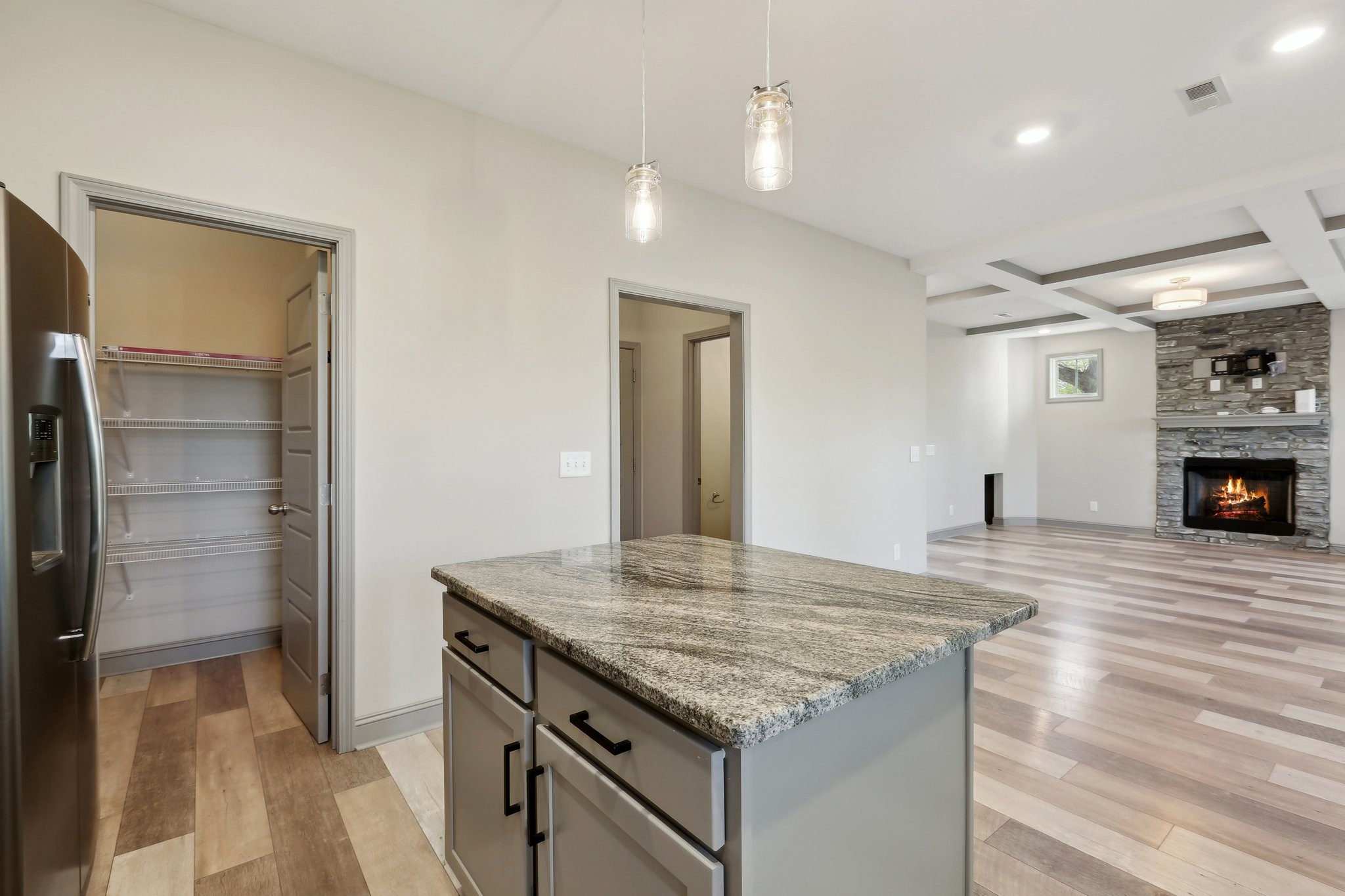 1083 Fuji Ln
