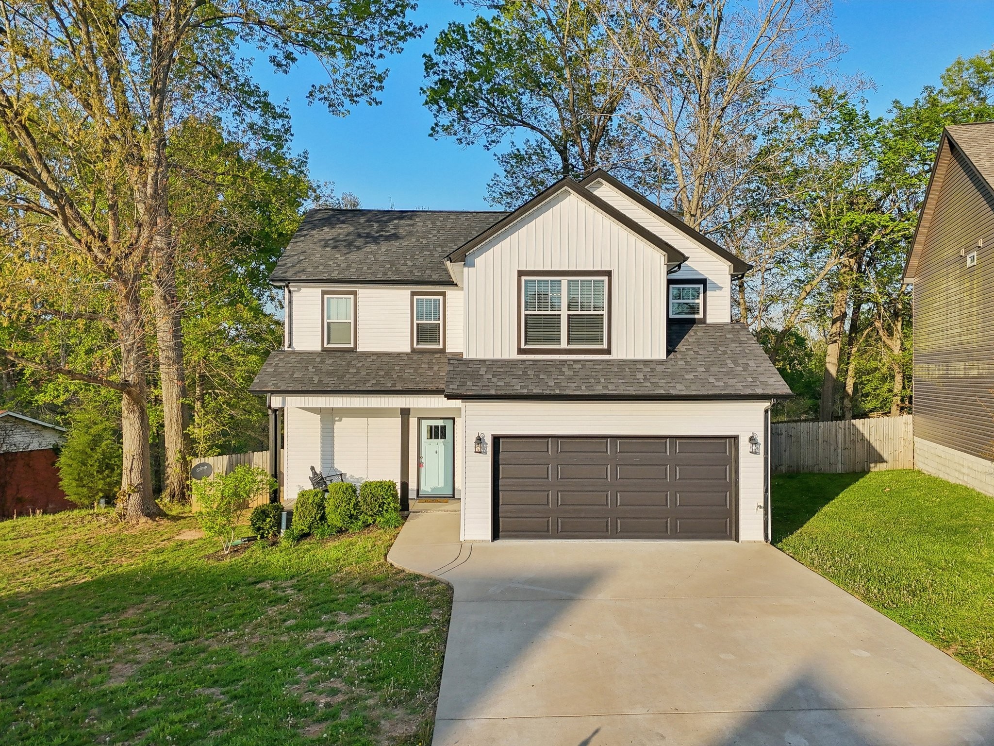 1083 Fuji Ln