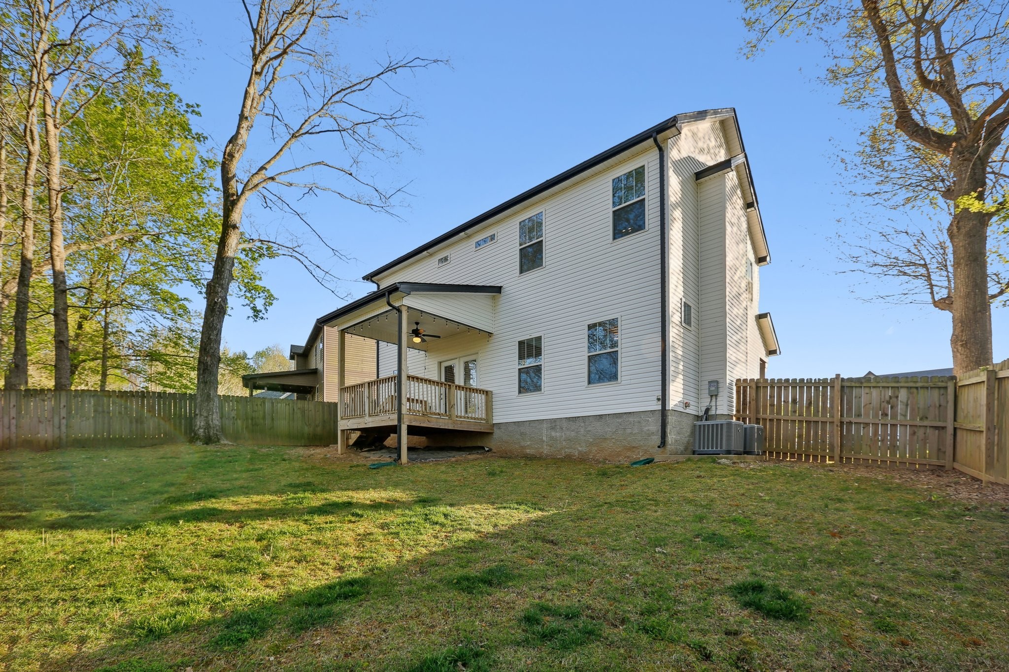 1083 Fuji Ln