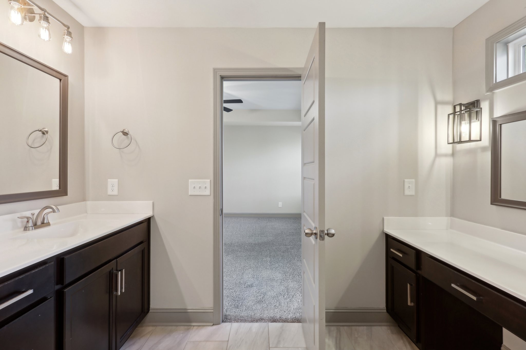 1083 Fuji Ln
