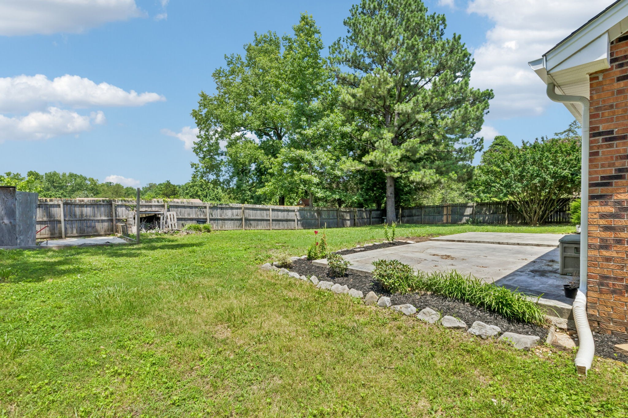 353 Greenleaf Ln