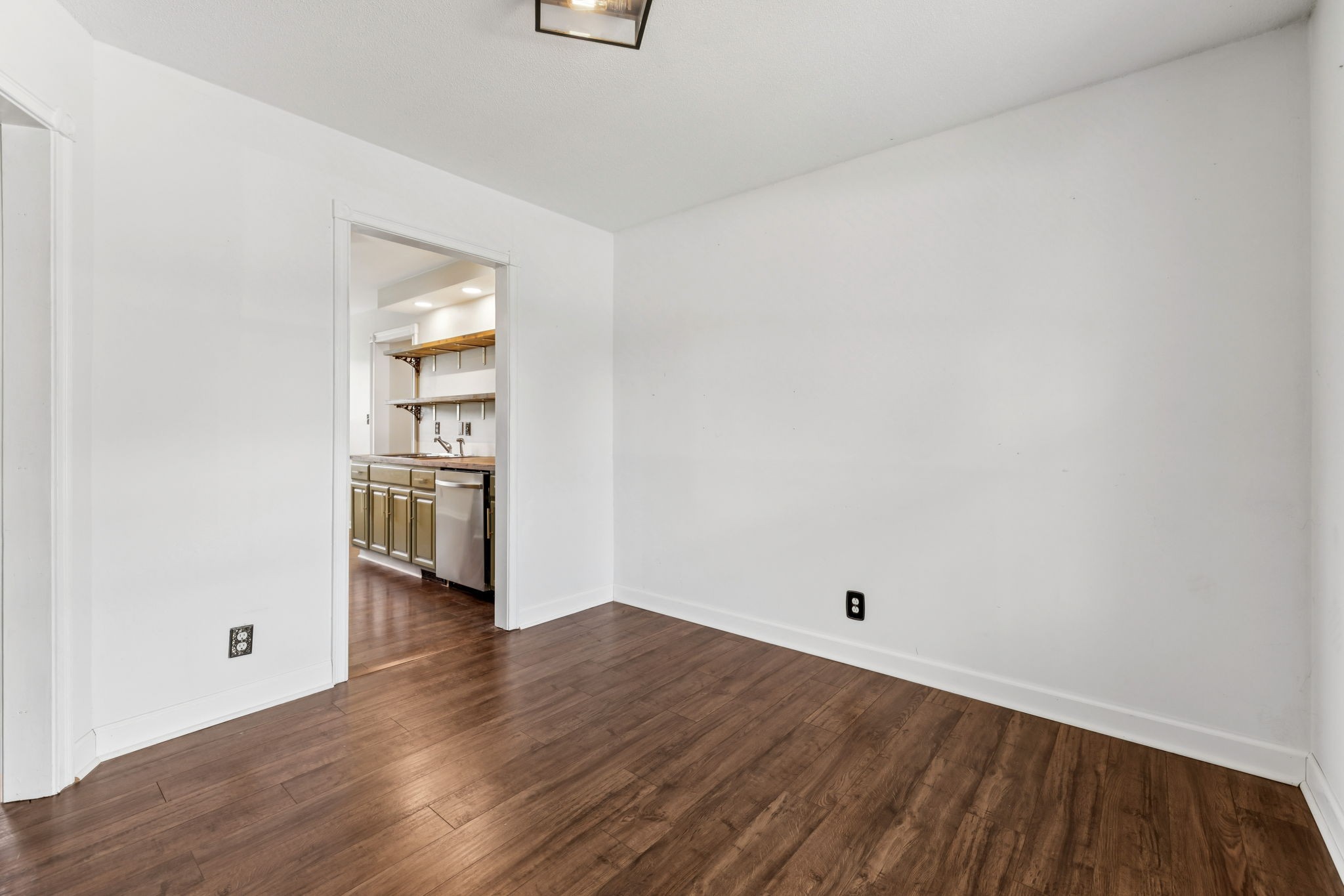 353 Greenleaf Ln