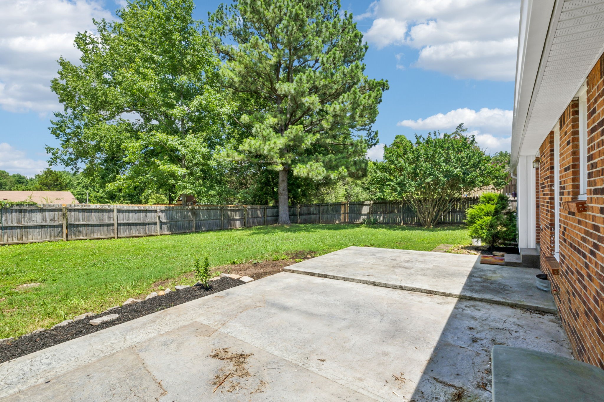 353 Greenleaf Ln
