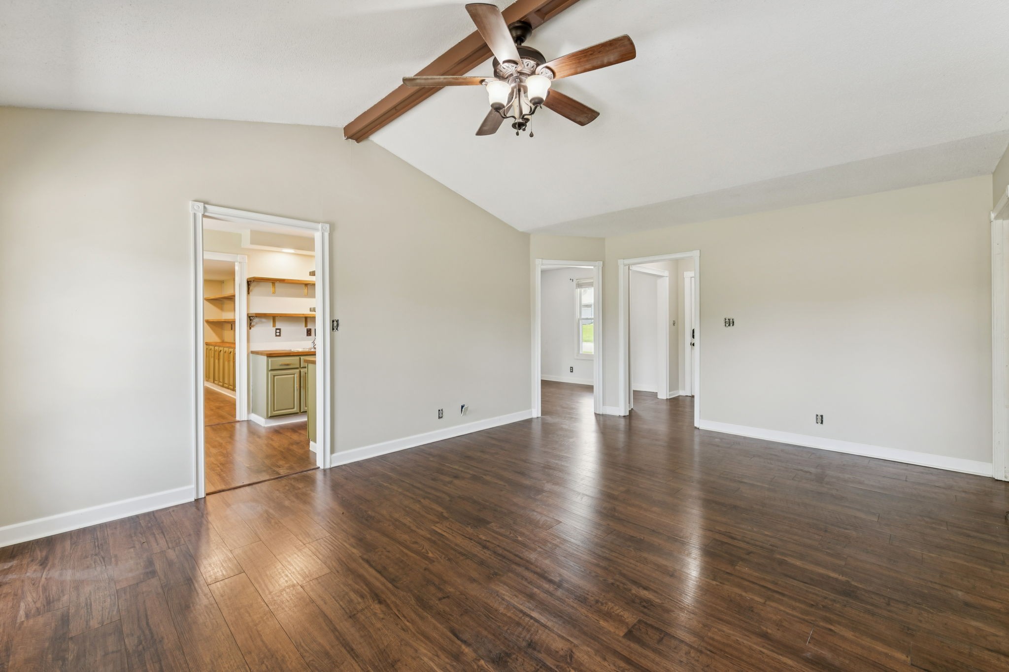 353 Greenleaf Ln