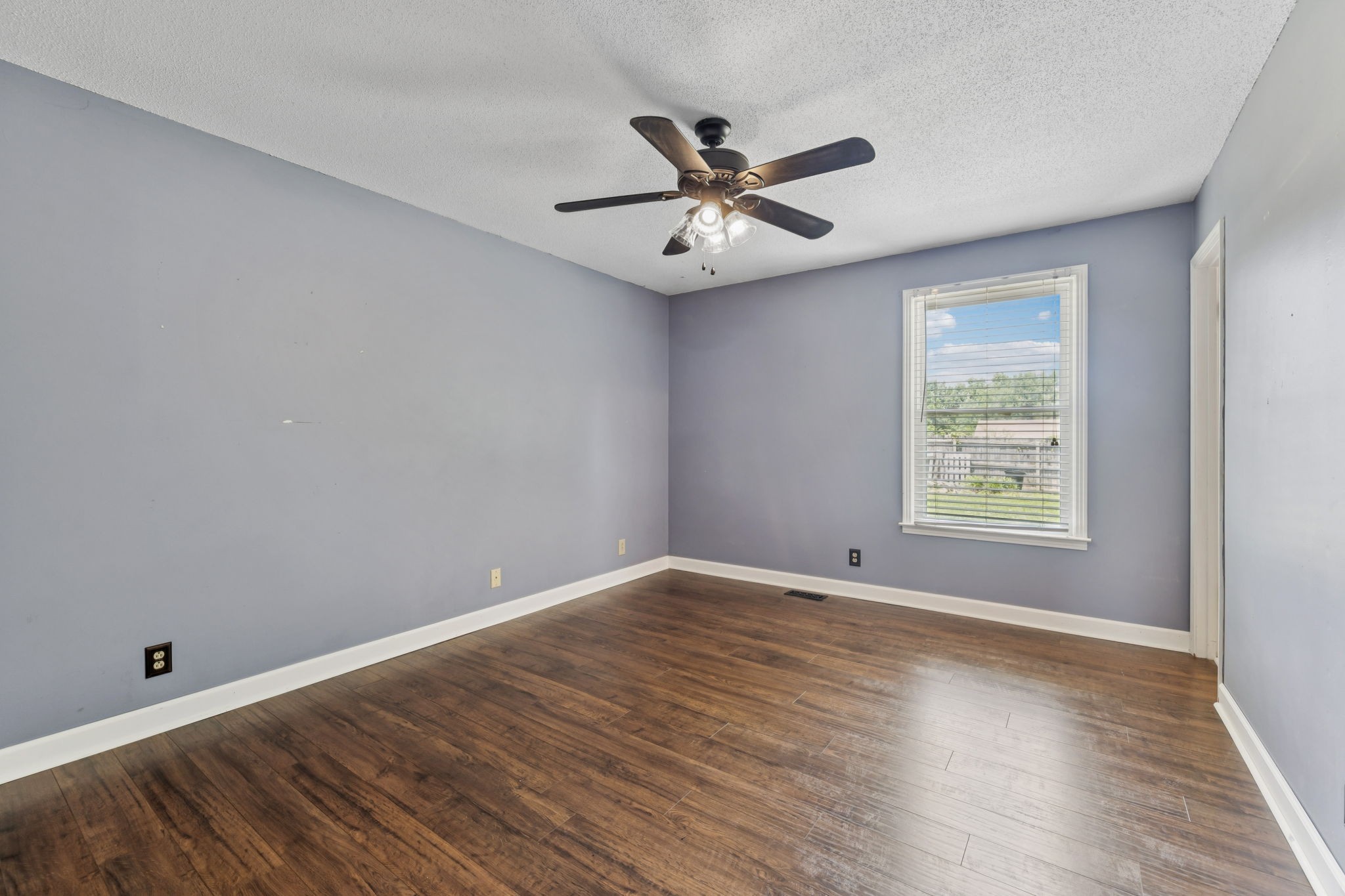 353 Greenleaf Ln