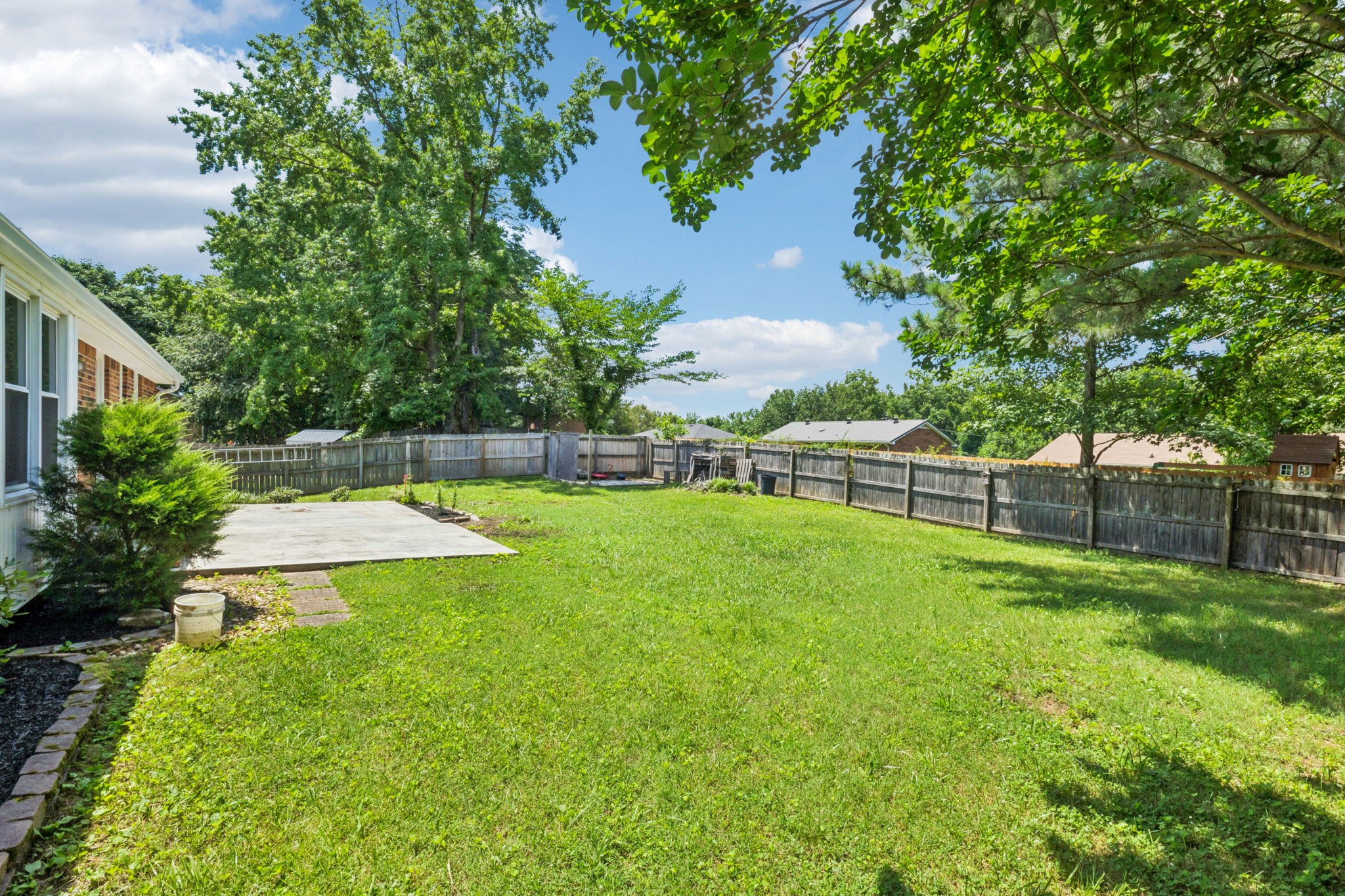 353 Greenleaf Ln