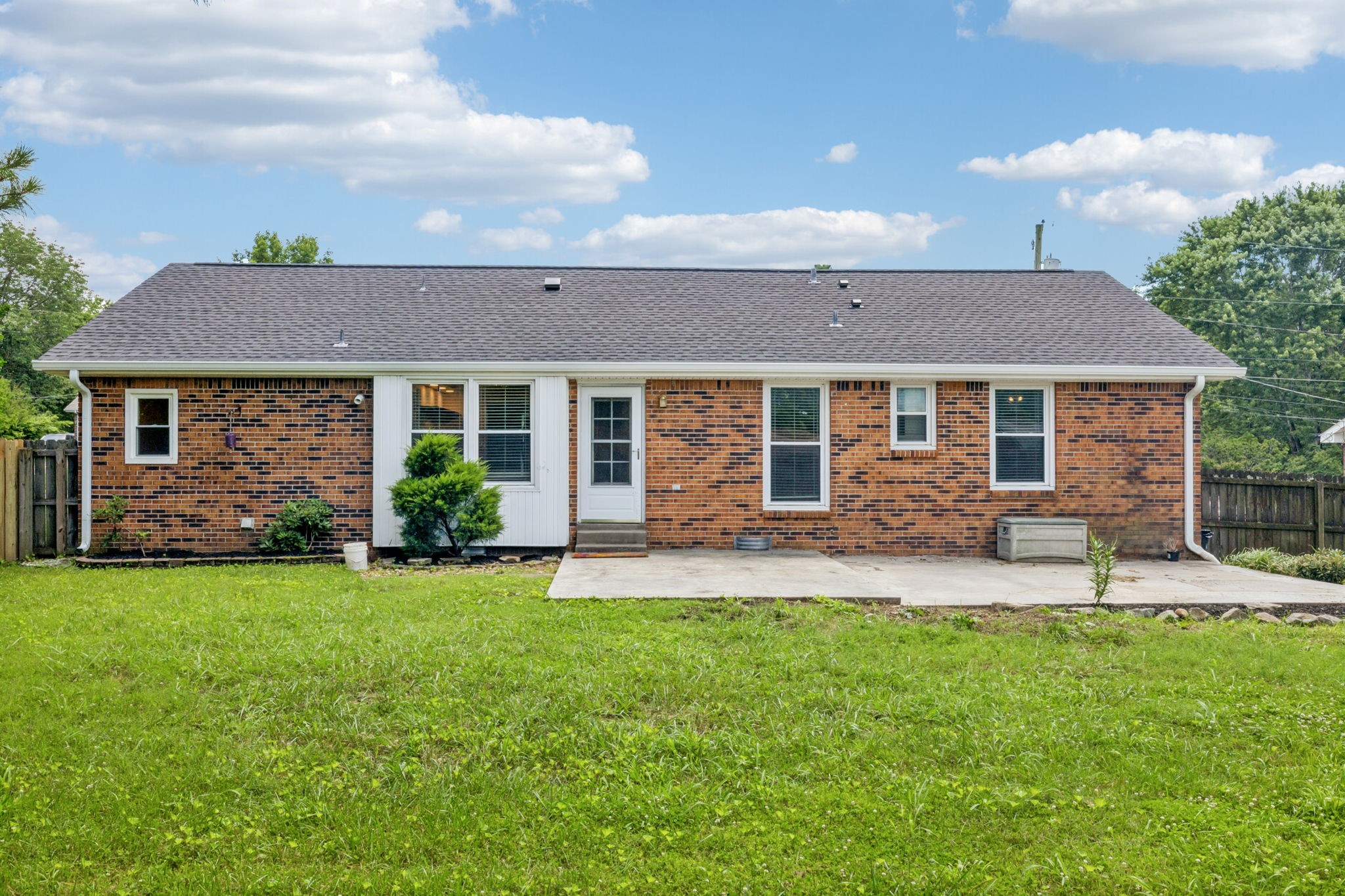 353 Greenleaf Ln