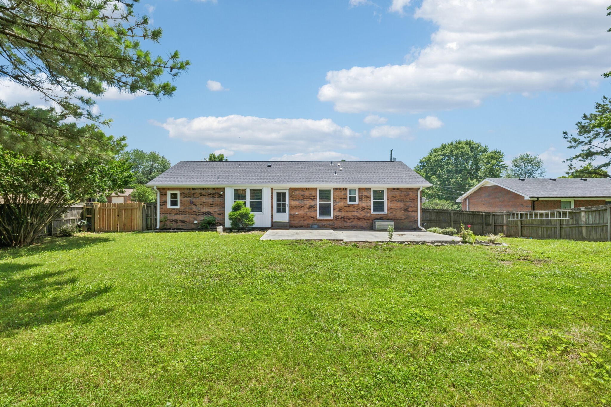 353 Greenleaf Ln