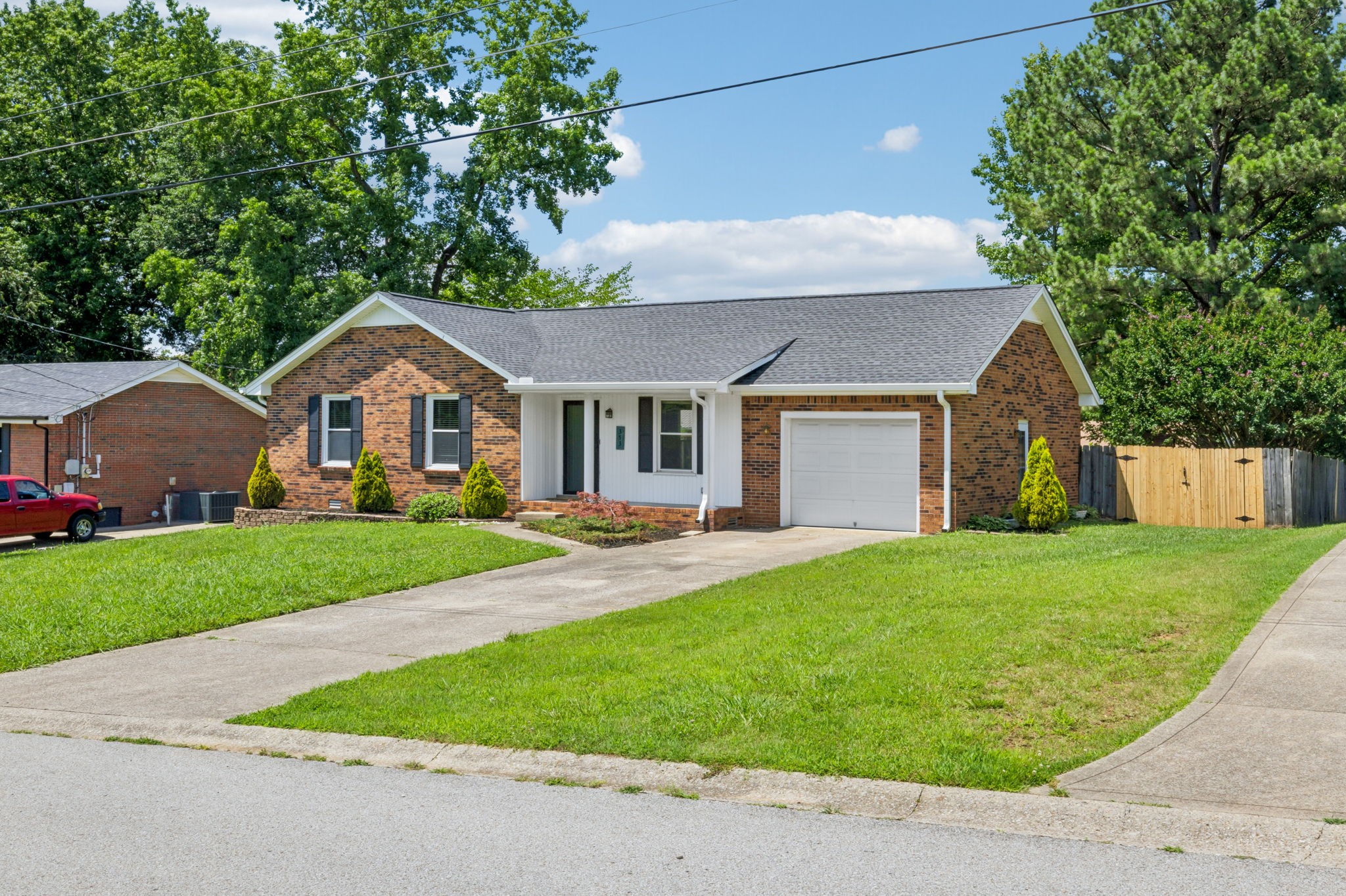 353 Greenleaf Ln