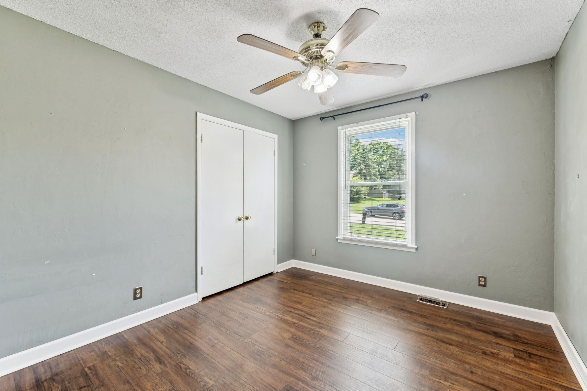 353 Greenleaf Ln