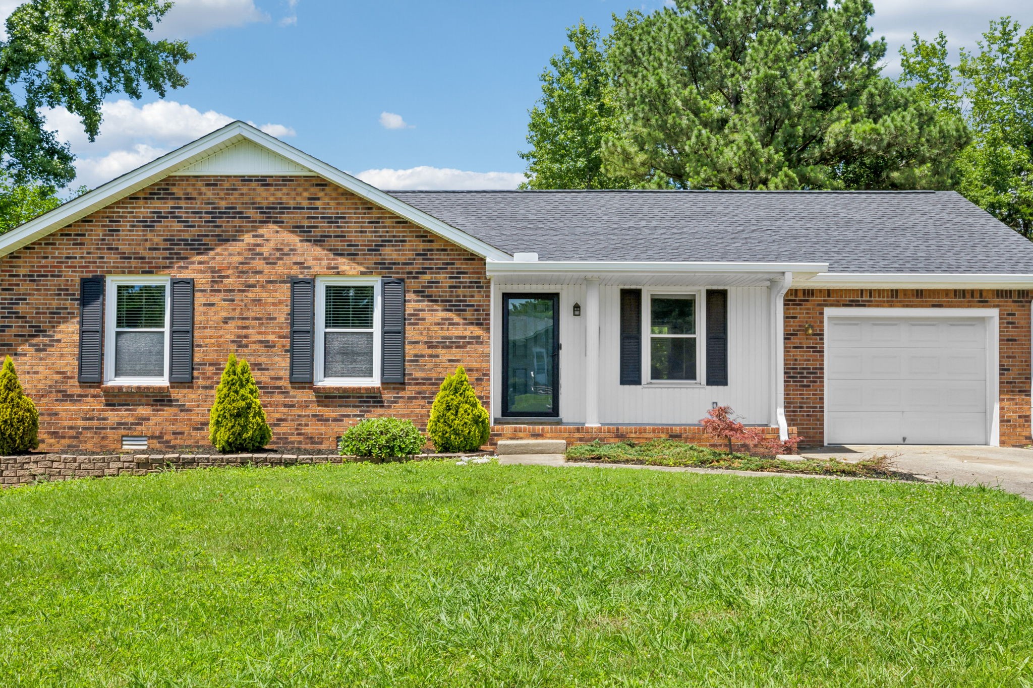 353 Greenleaf Ln