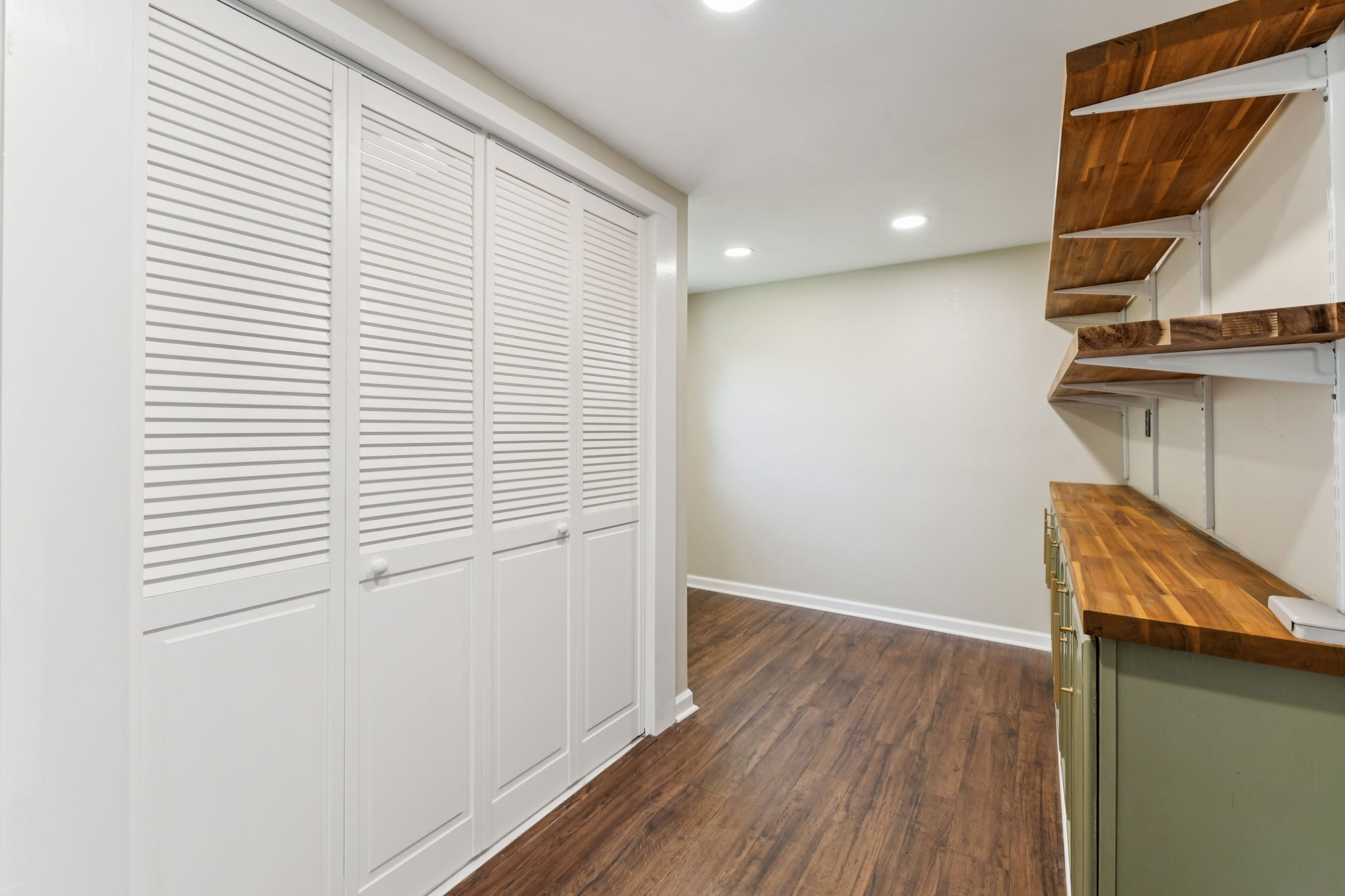 353 Greenleaf Ln