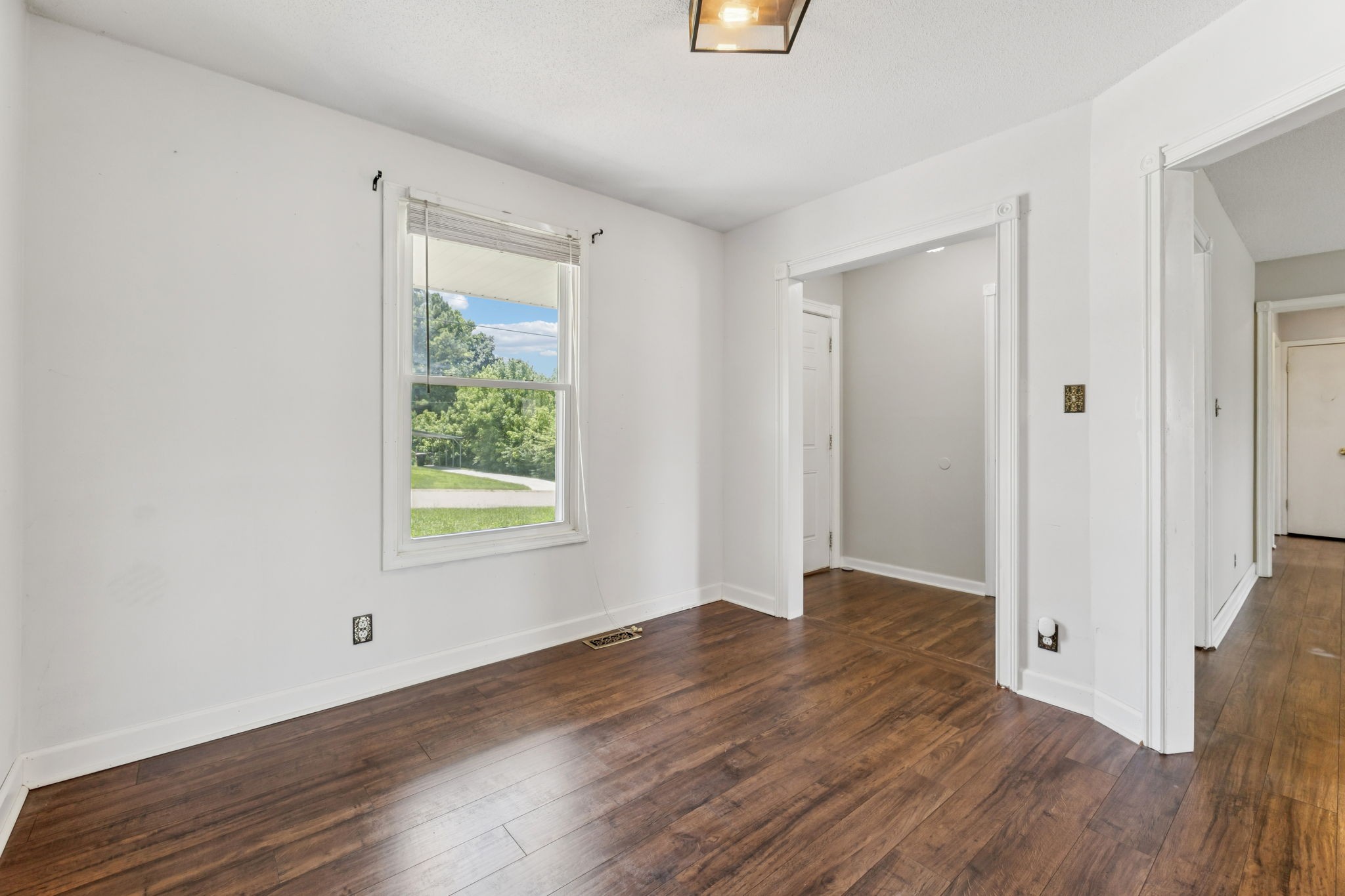 353 Greenleaf Ln