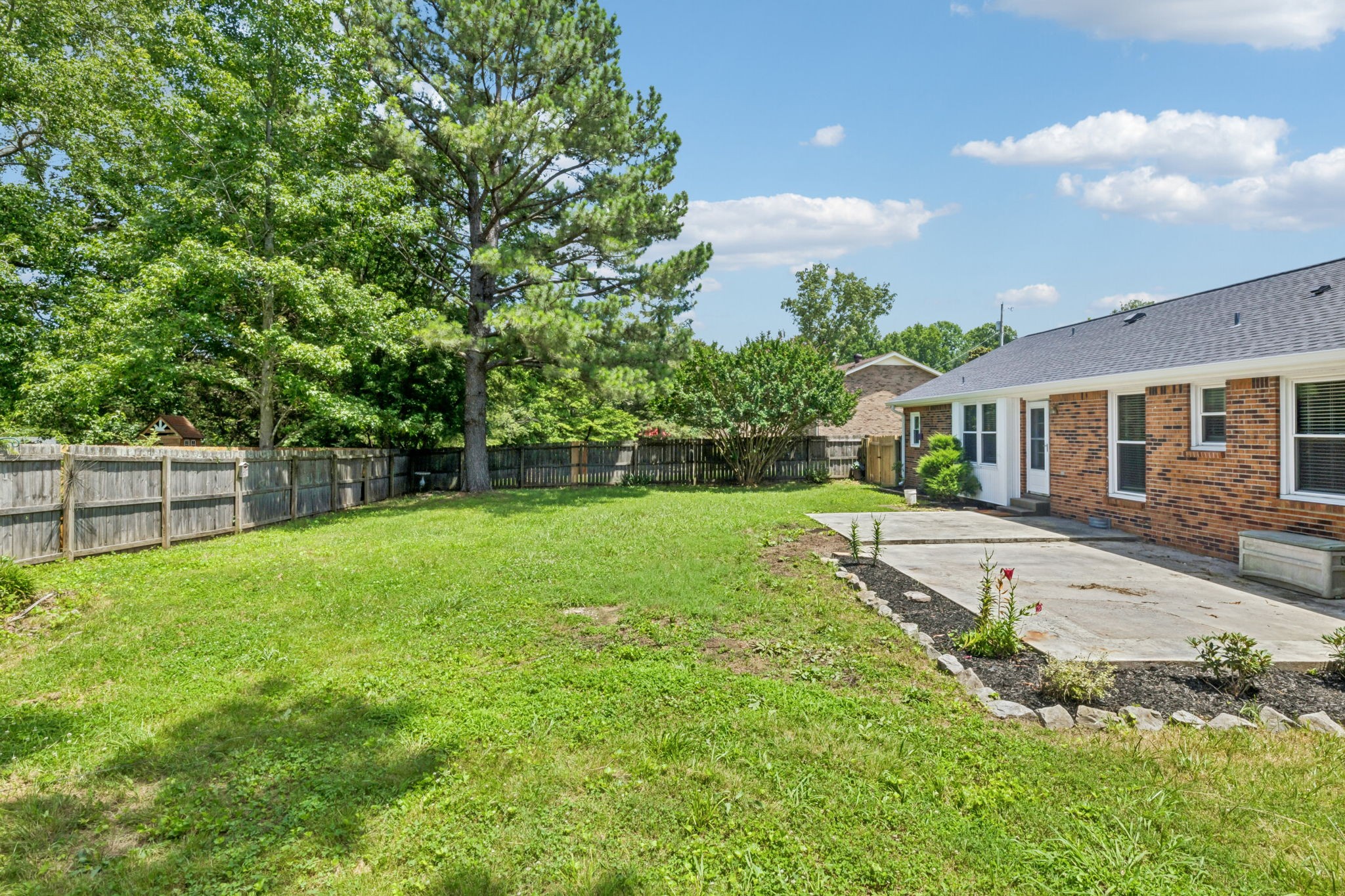 353 Greenleaf Ln