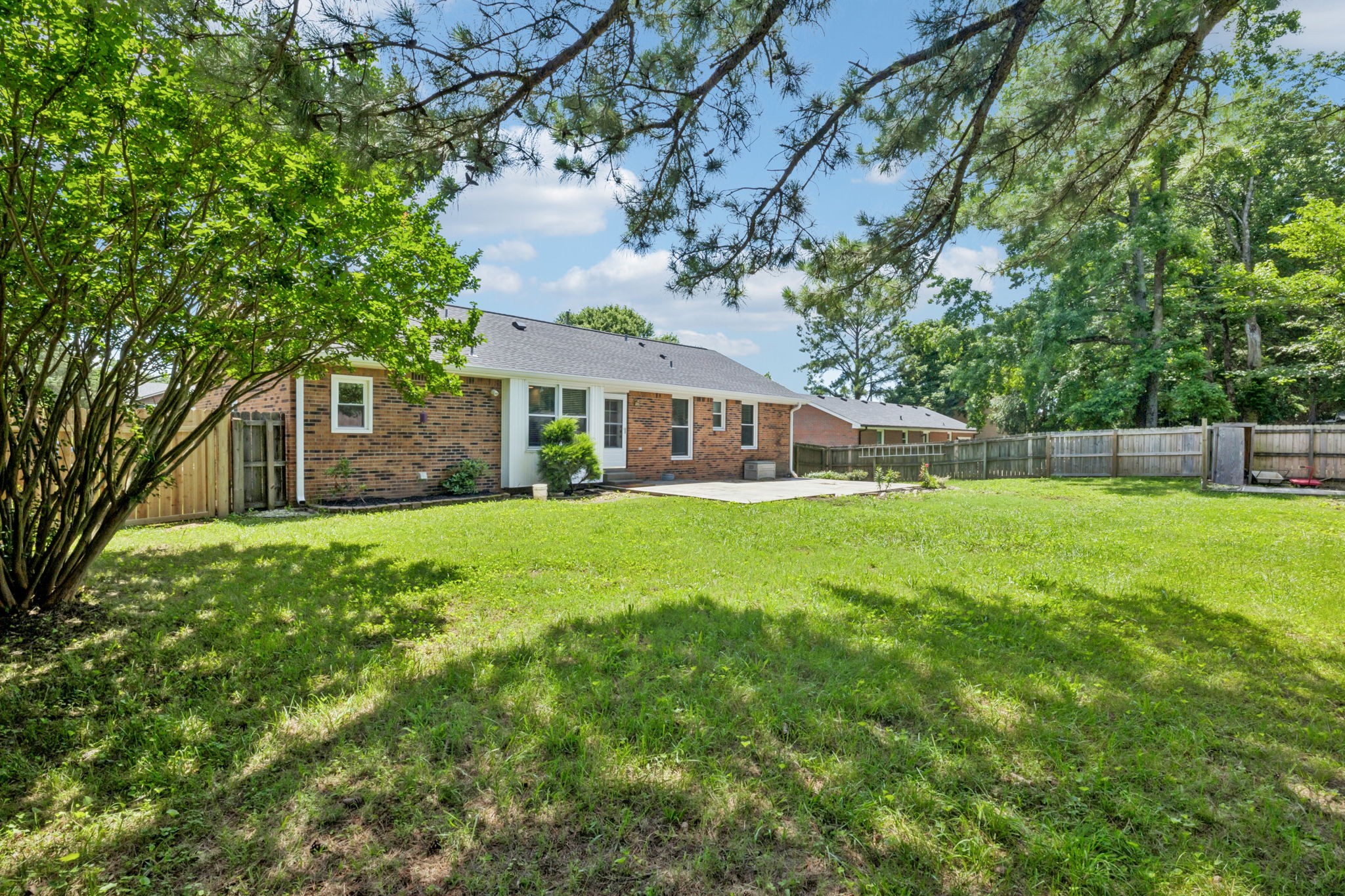 353 Greenleaf Ln