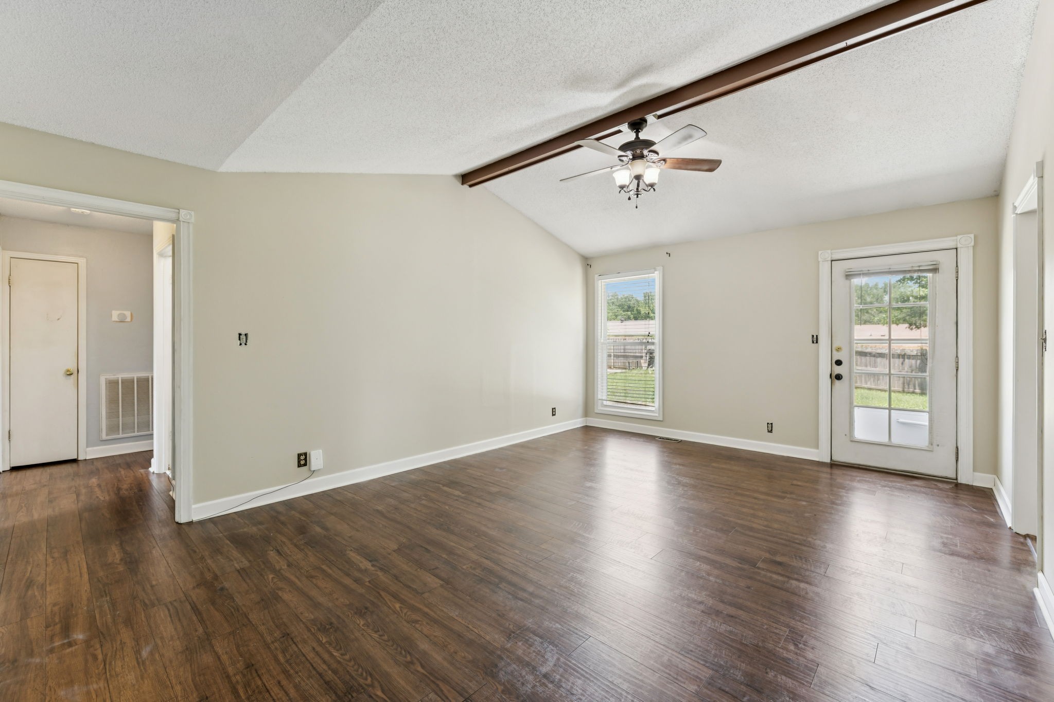 353 Greenleaf Ln