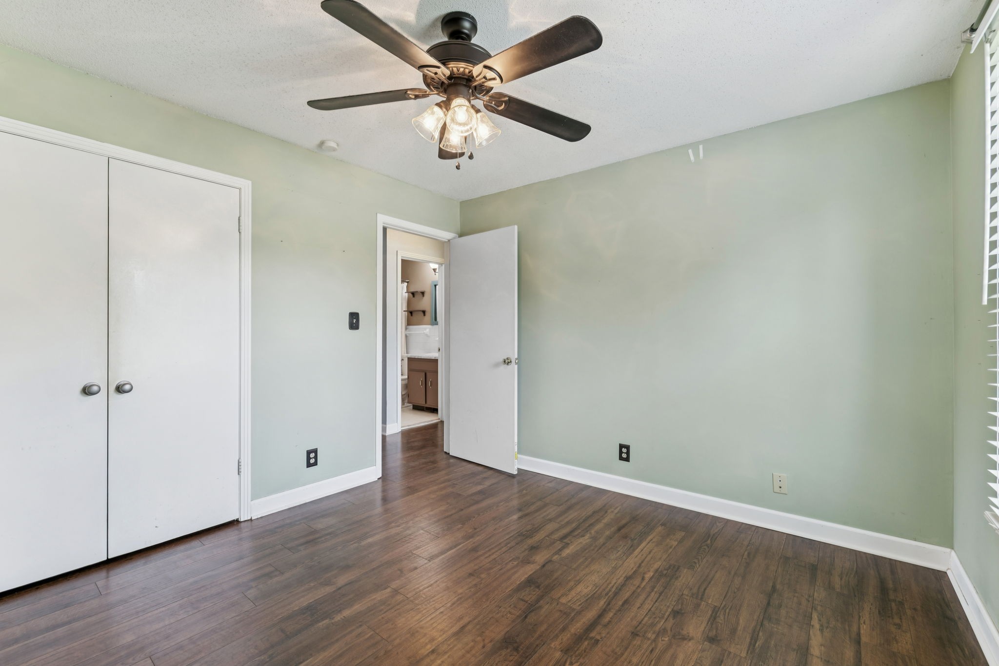353 Greenleaf Ln