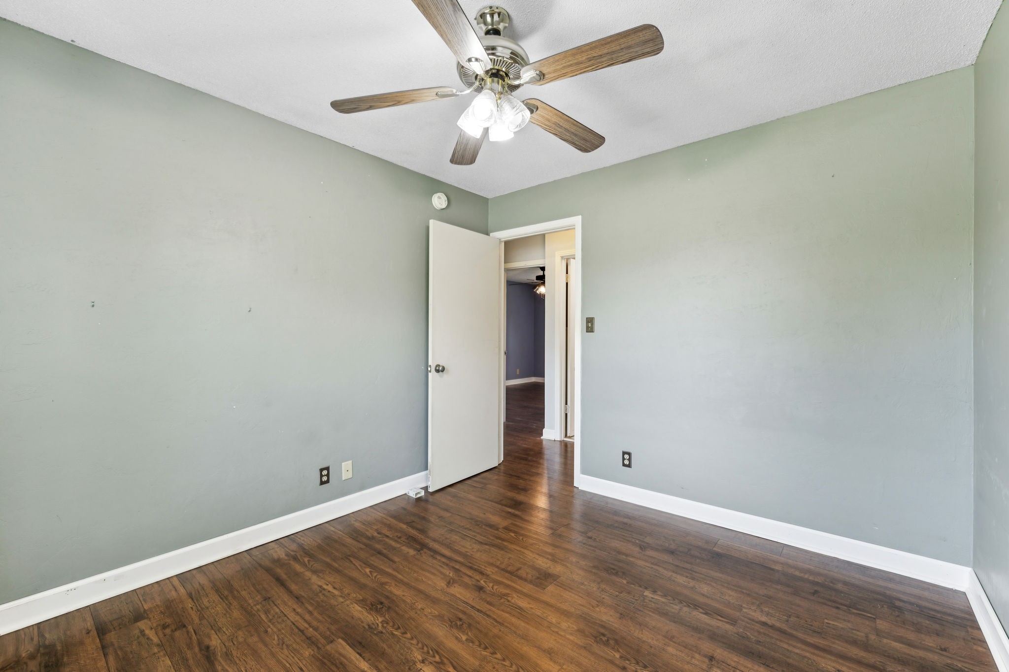 353 Greenleaf Ln