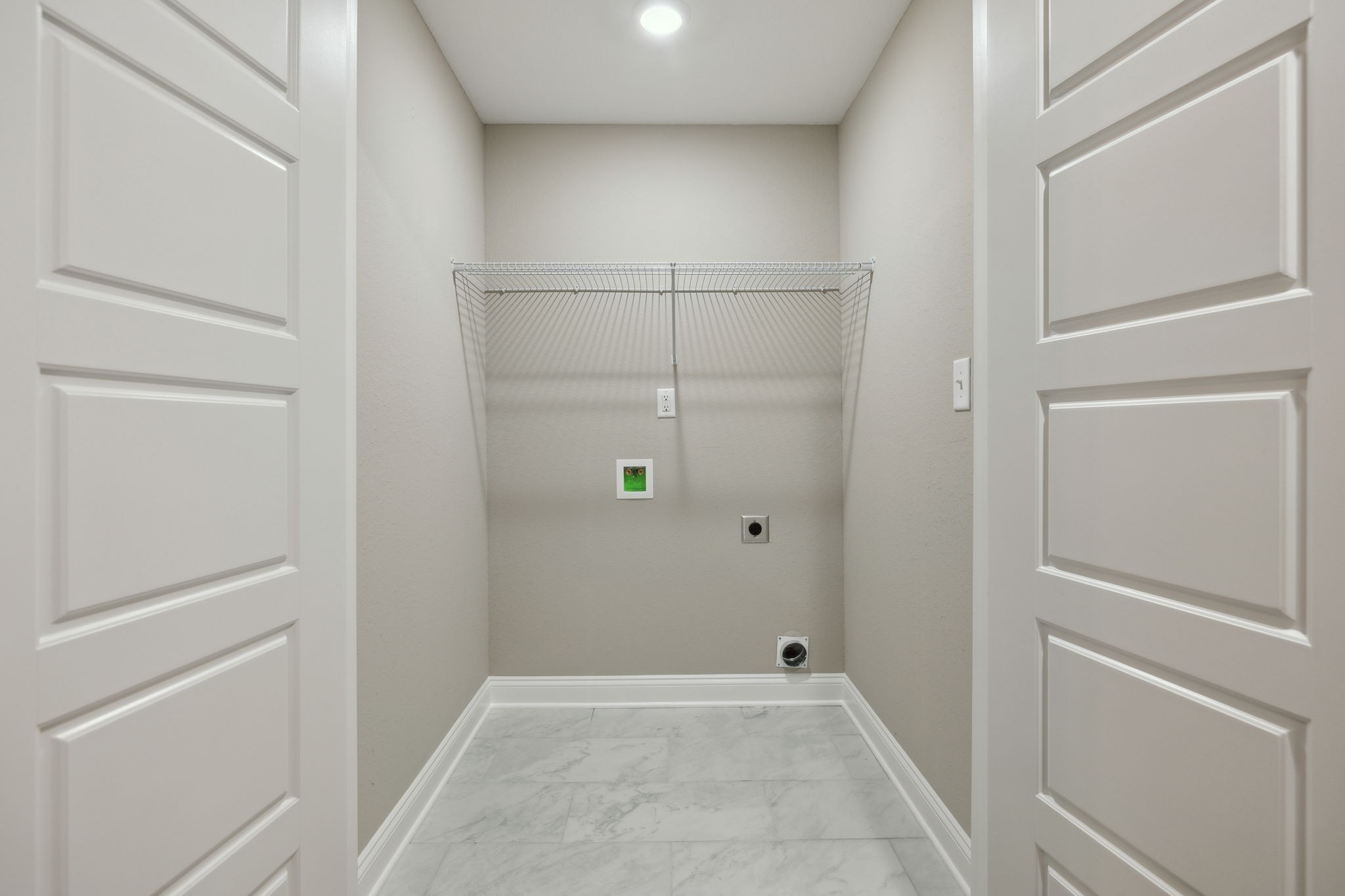 946 Tufnel Dr