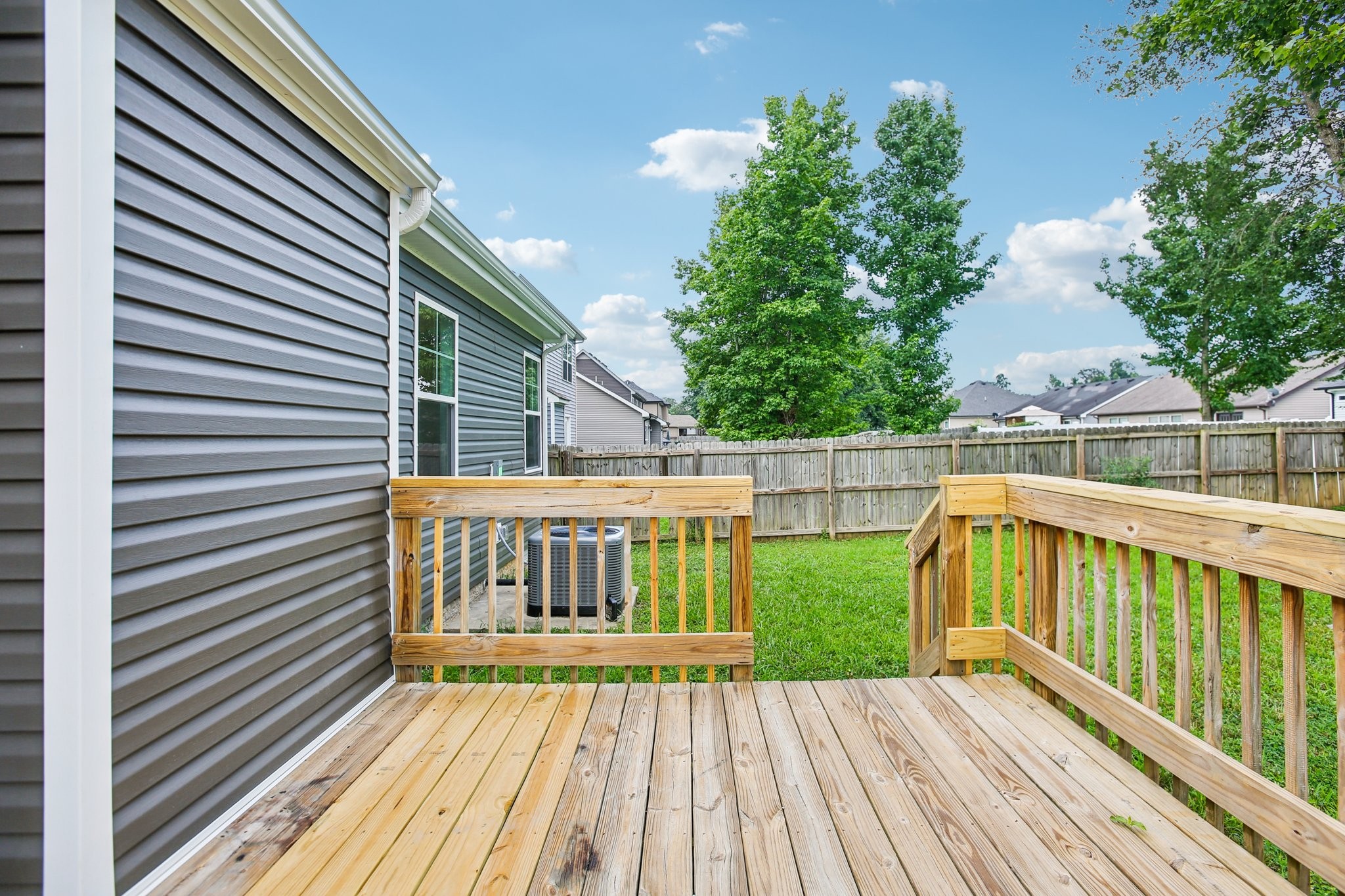 522 Sourwood Dr