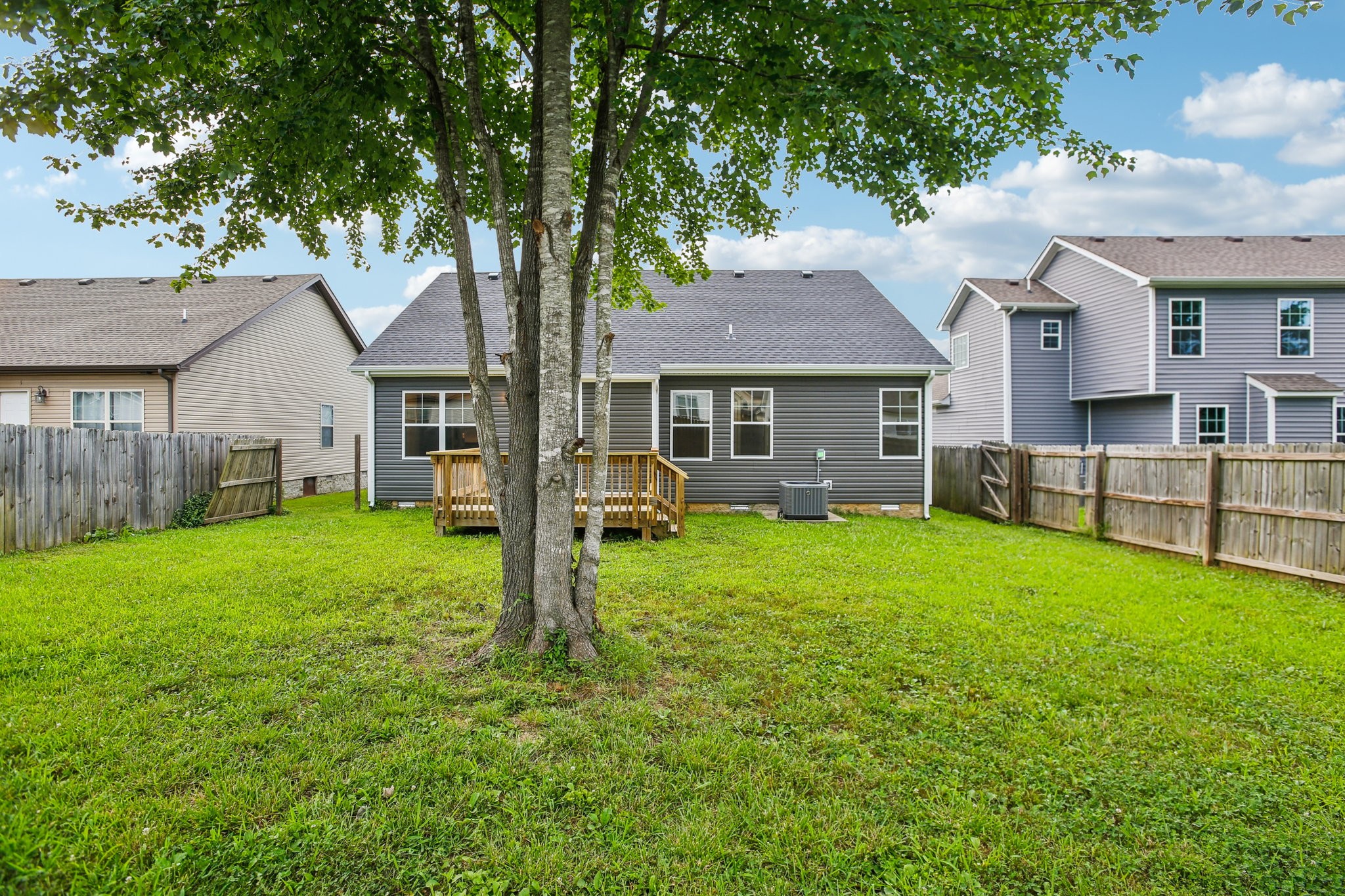 522 Sourwood Dr