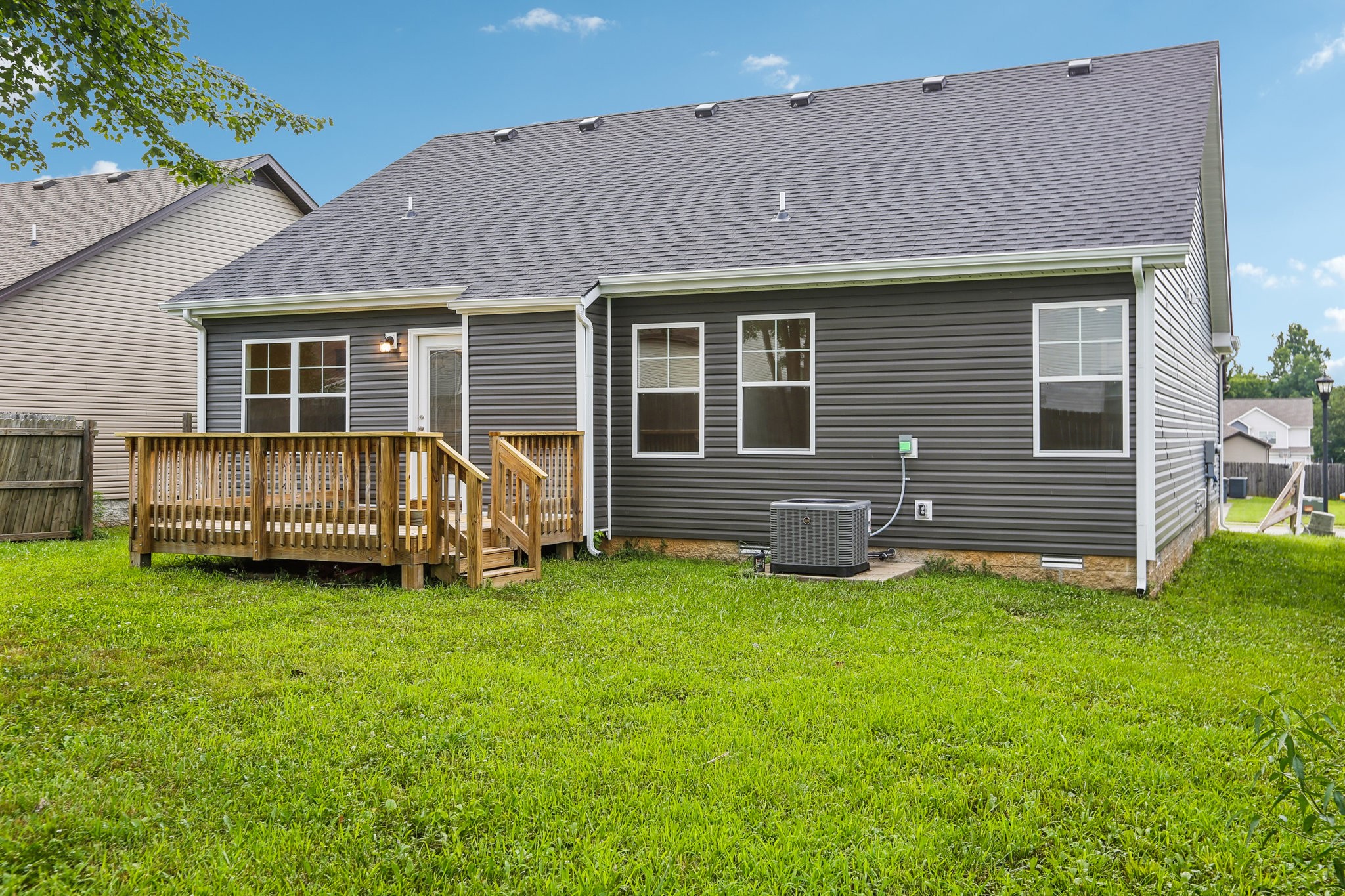 522 Sourwood Dr