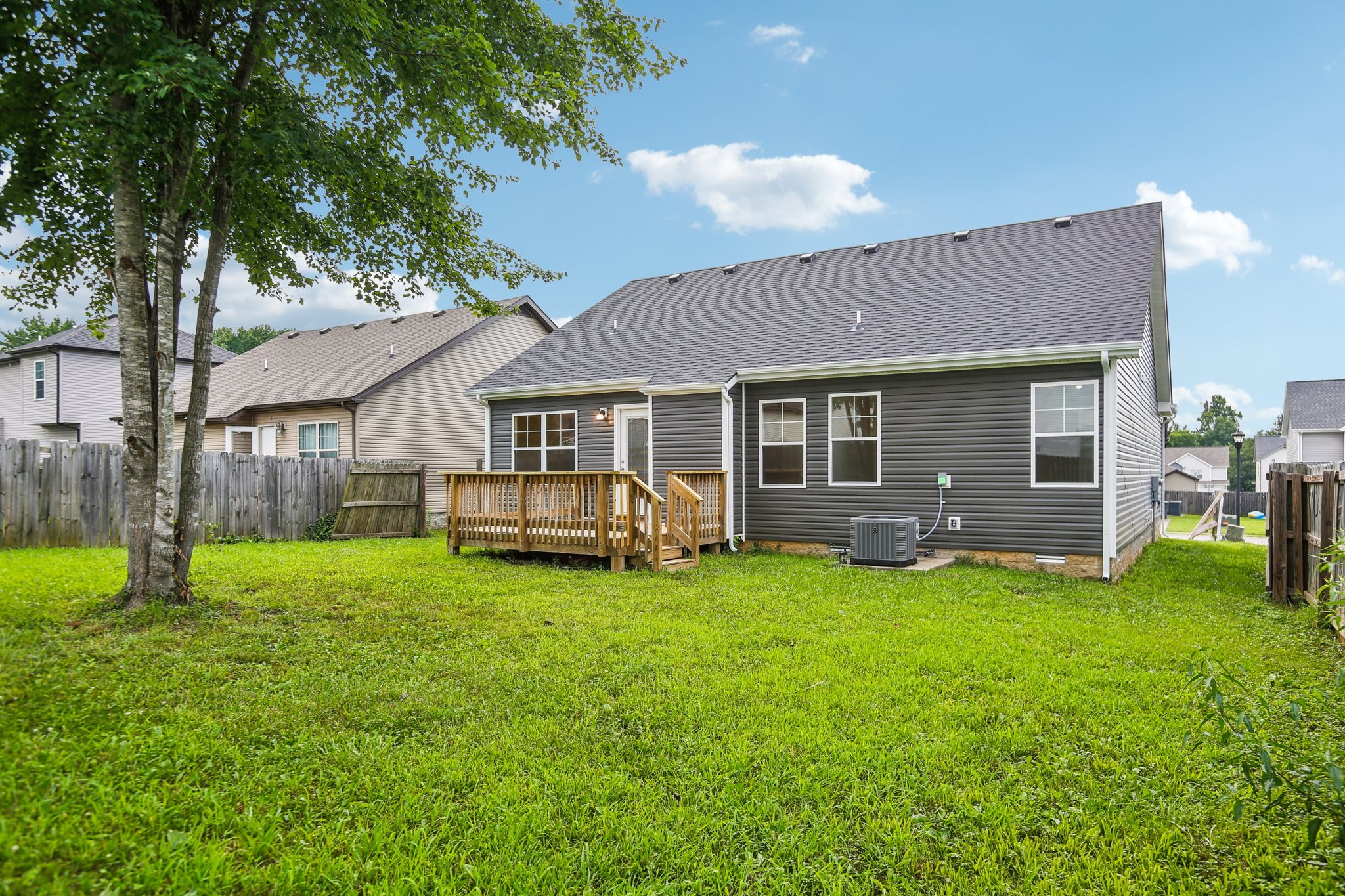 522 Sourwood Dr