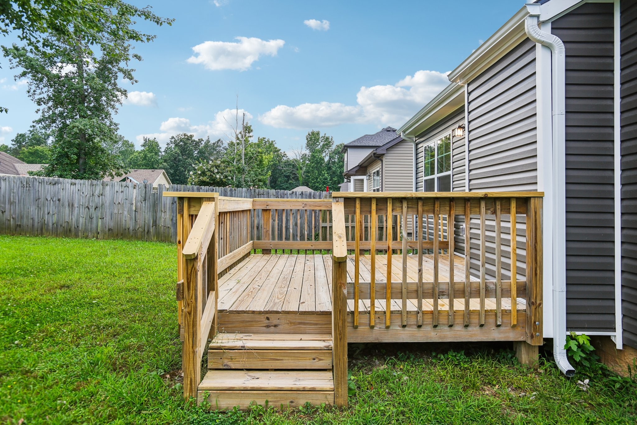 522 Sourwood Dr