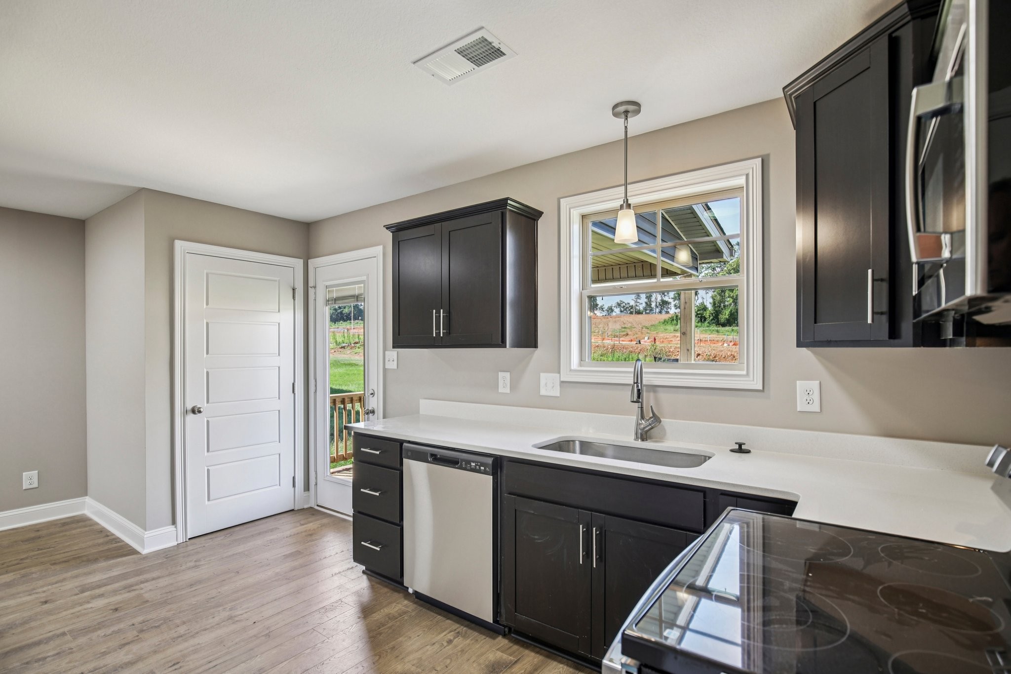 737 Carrillo Dr