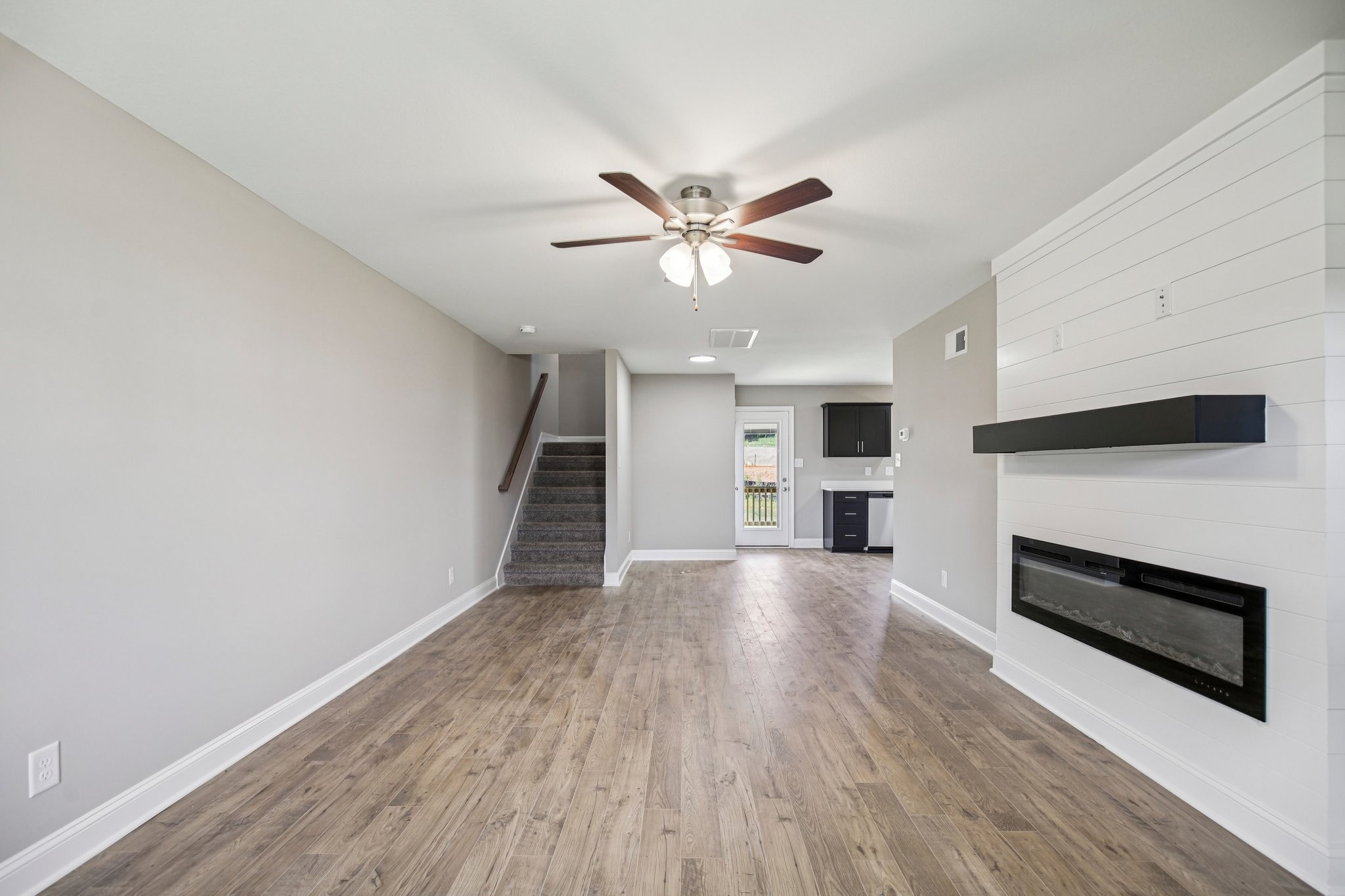 737 Carrillo Dr