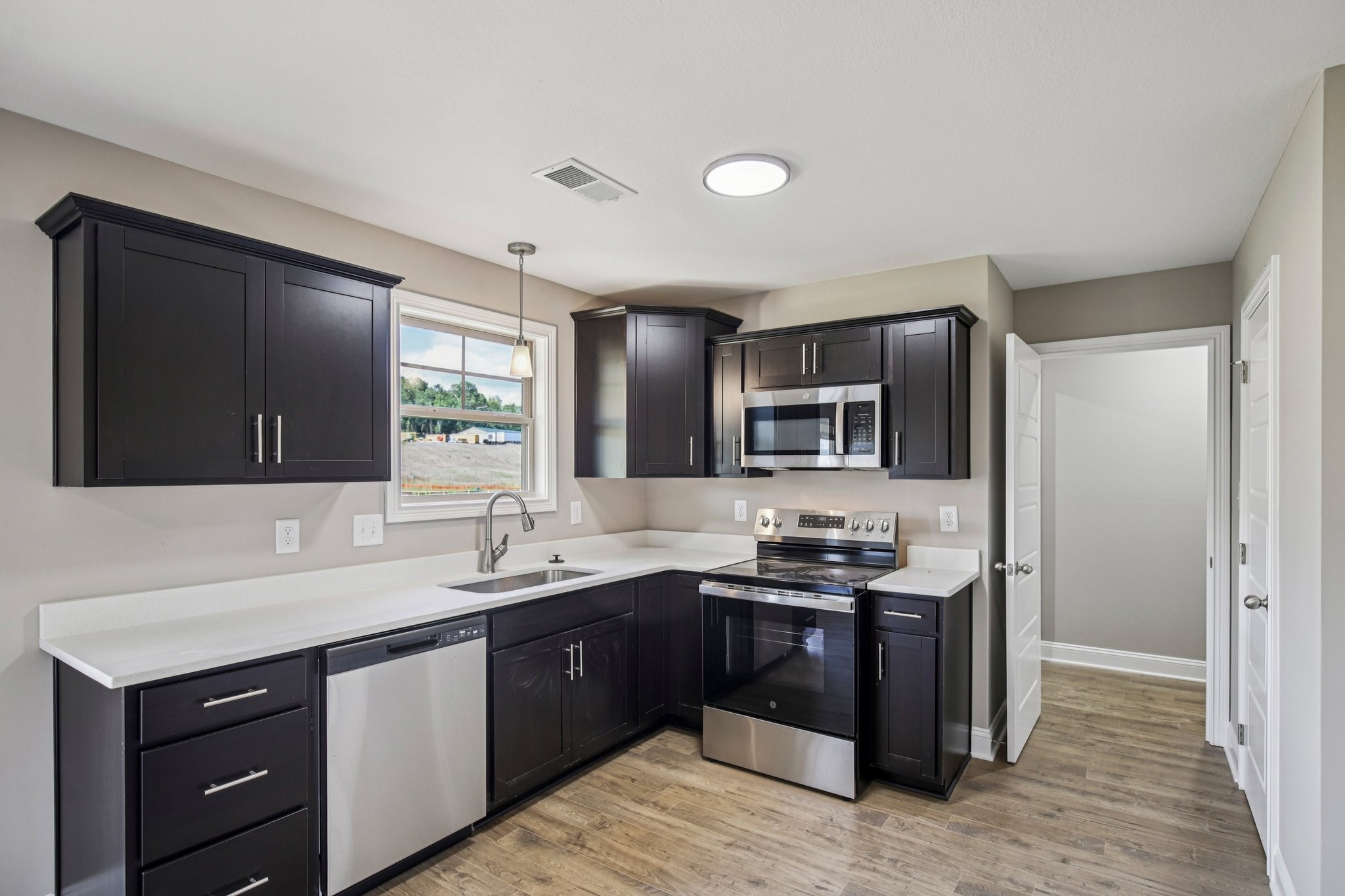 737 Carrillo Dr