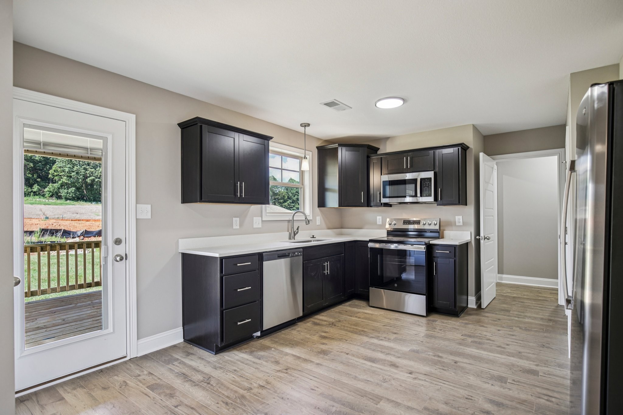 737 Carrillo Dr