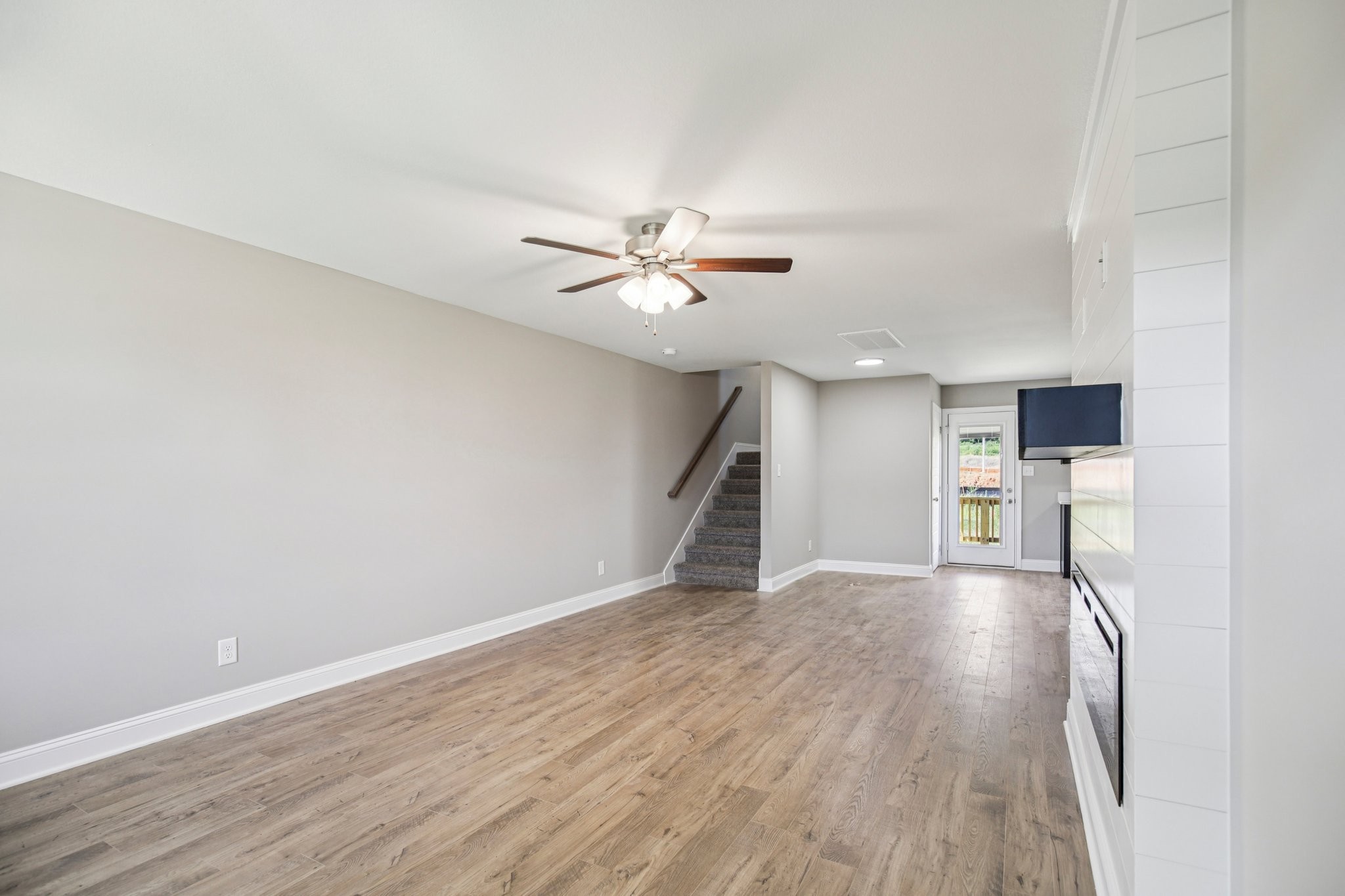 737 Carrillo Dr