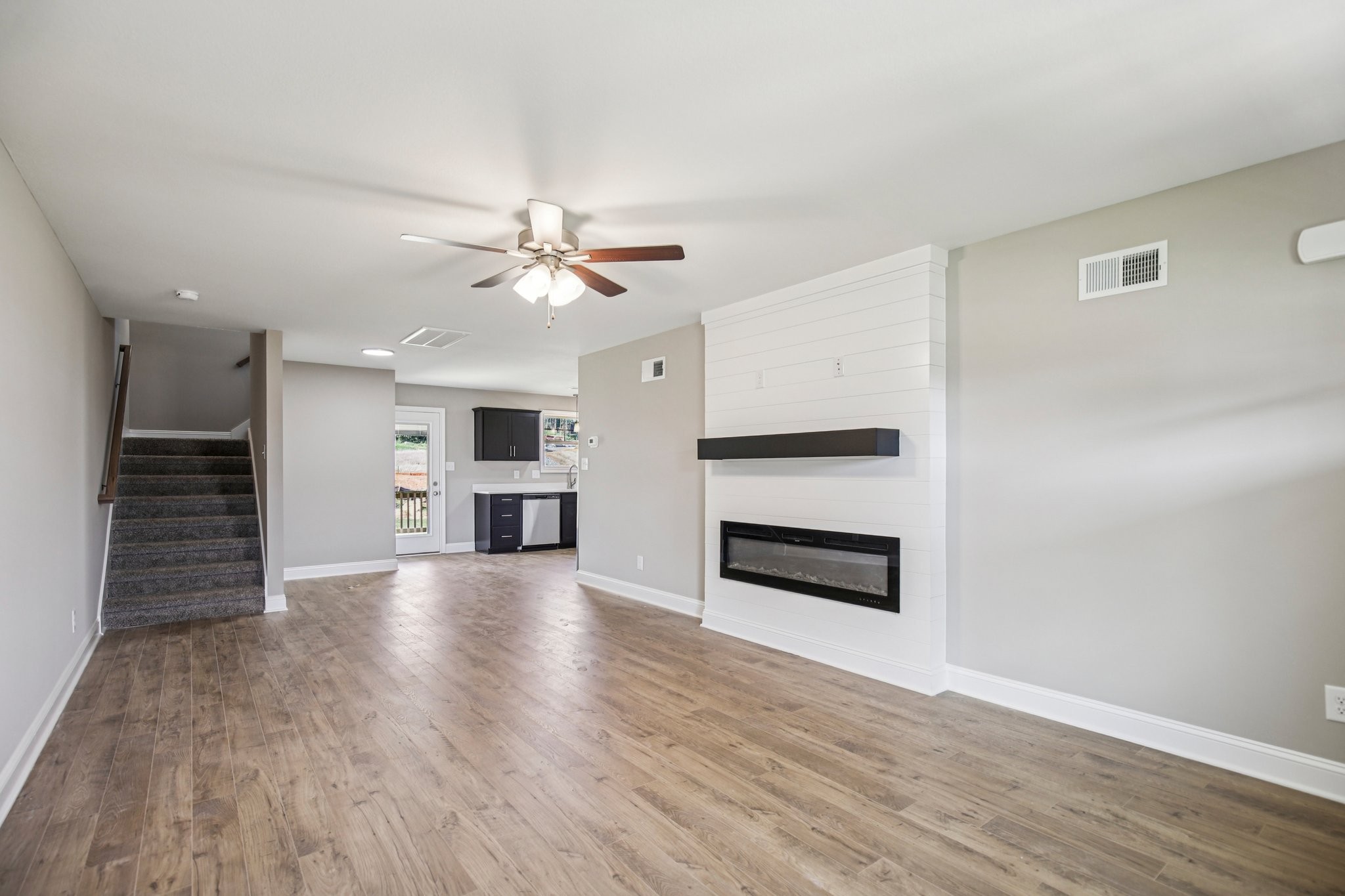 737 Carrillo Dr