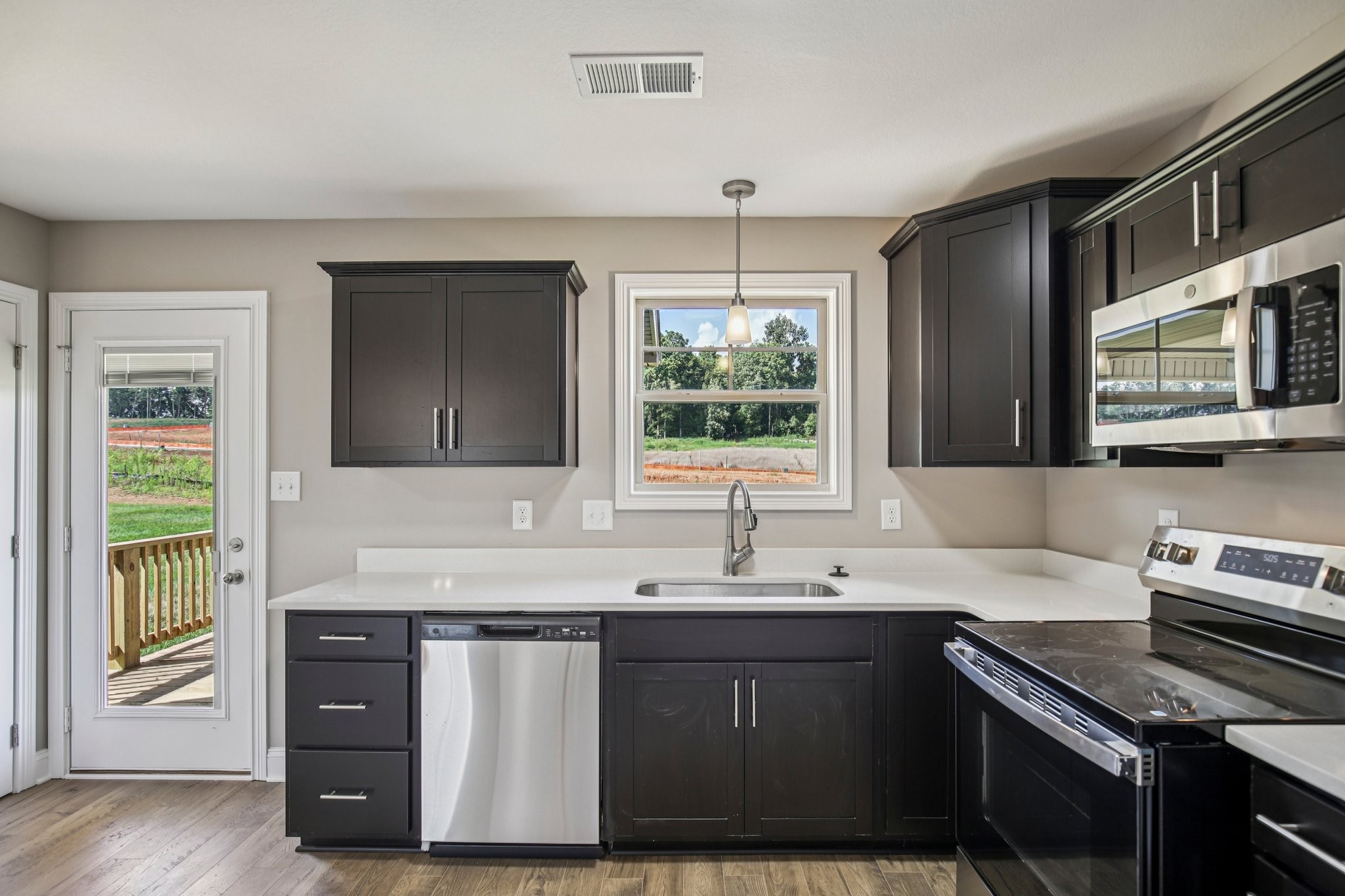 737 Carrillo Dr