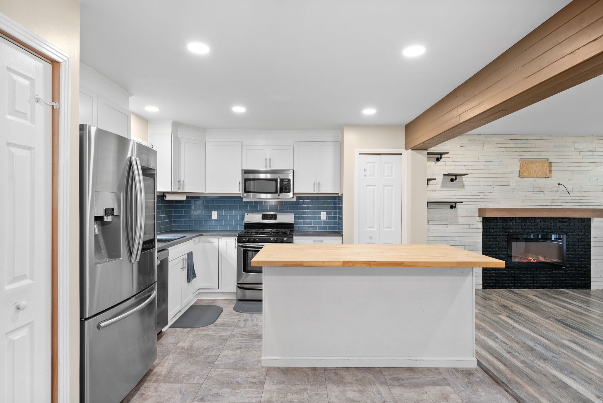 1026 Foxmoor Dr
