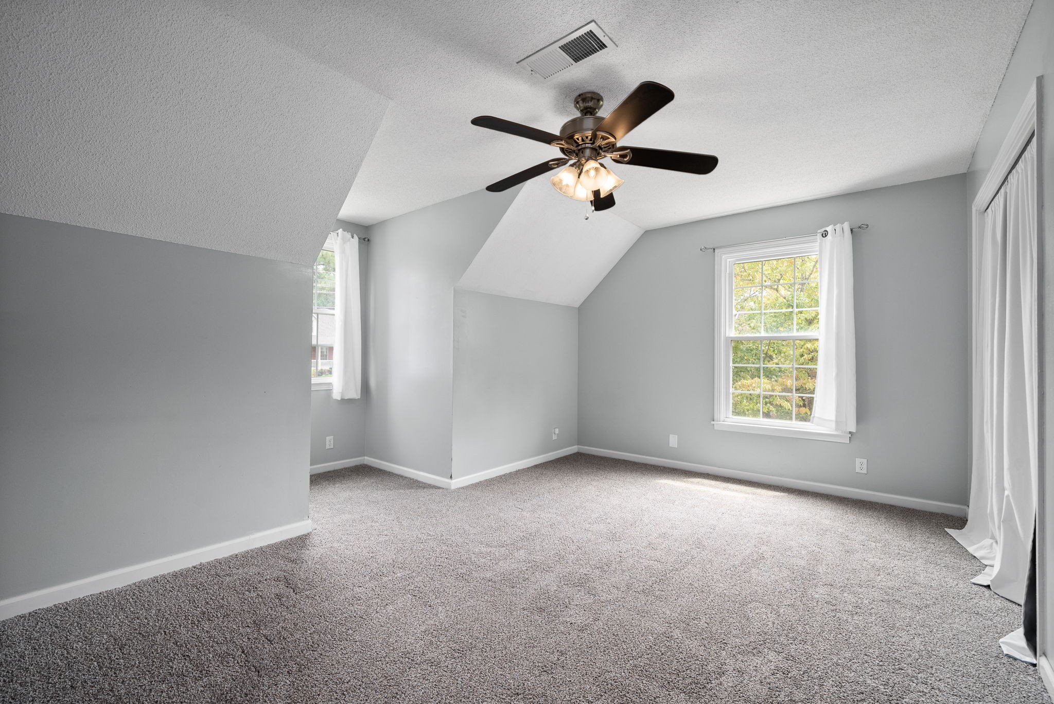 1026 Foxmoor Dr