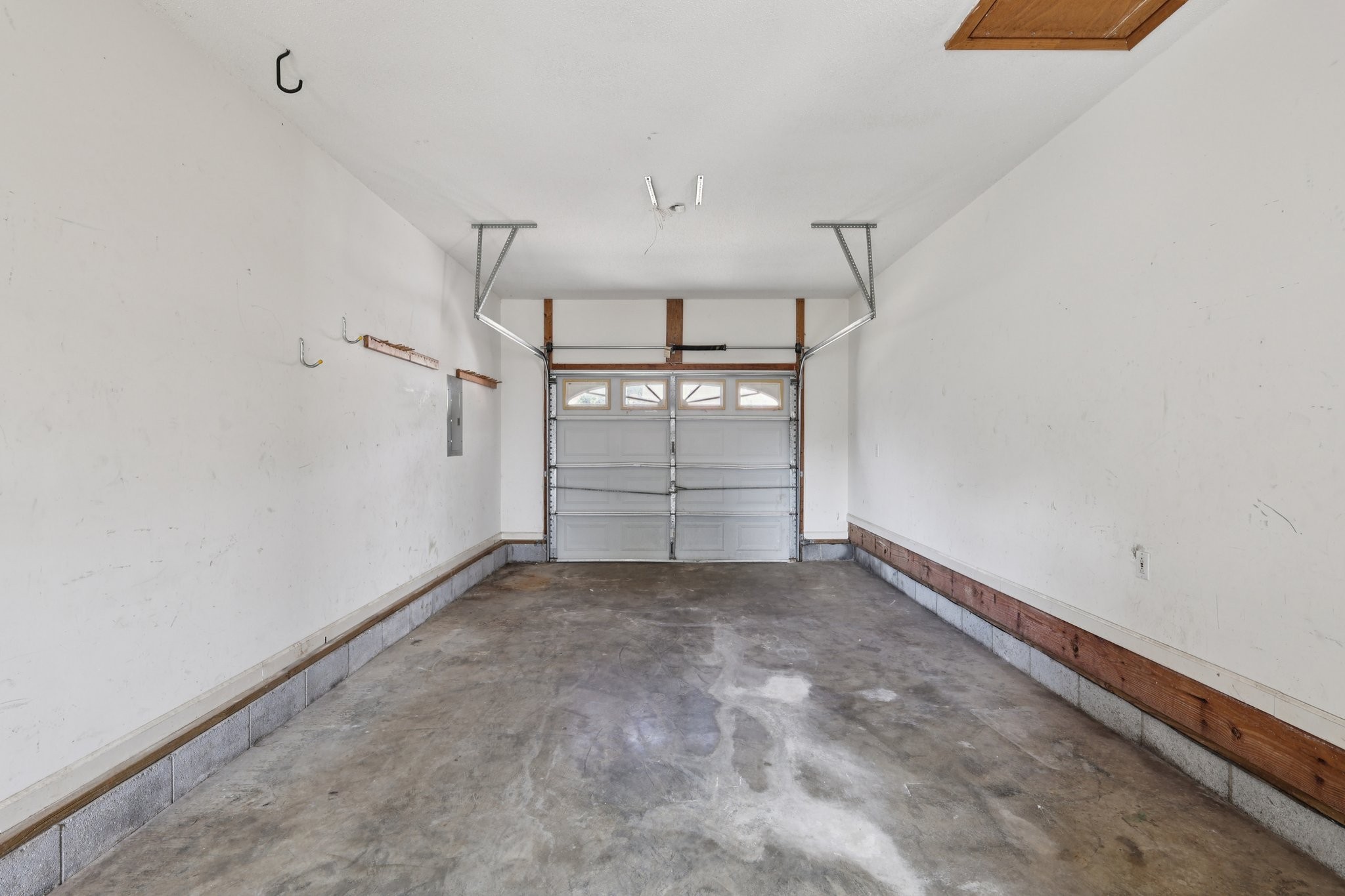 1447 Amy Ave