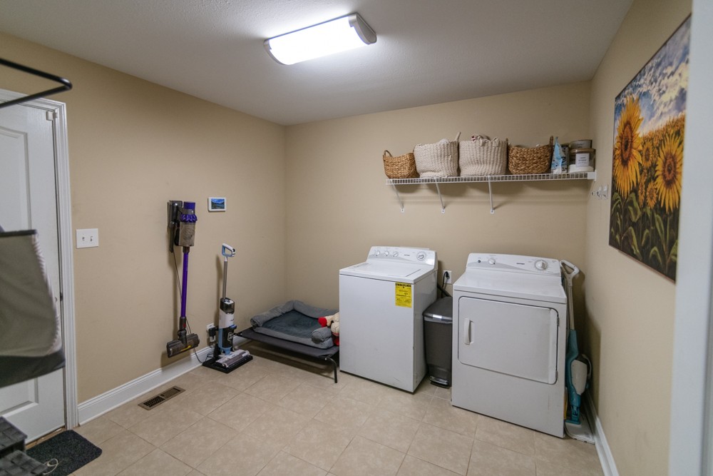 1688 Barrywood Cir, E