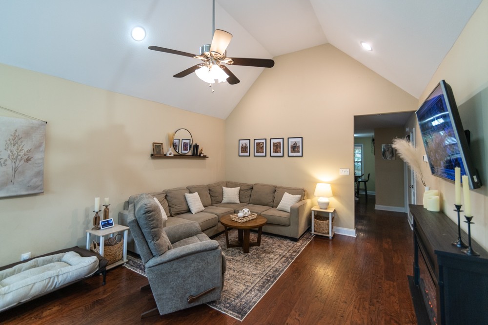 1688 Barrywood Cir, E