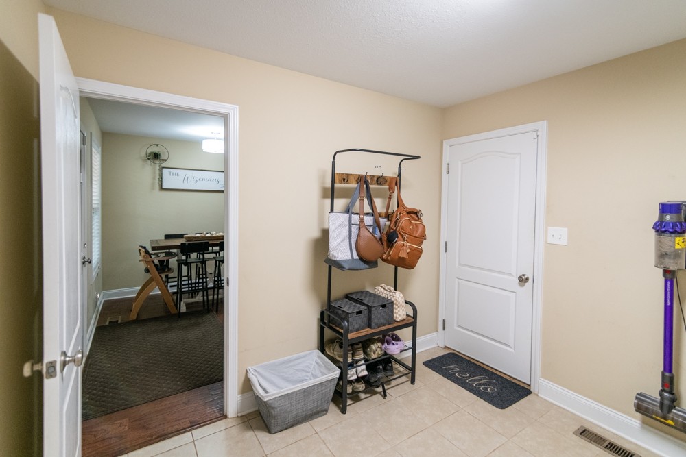 1688 Barrywood Cir, E