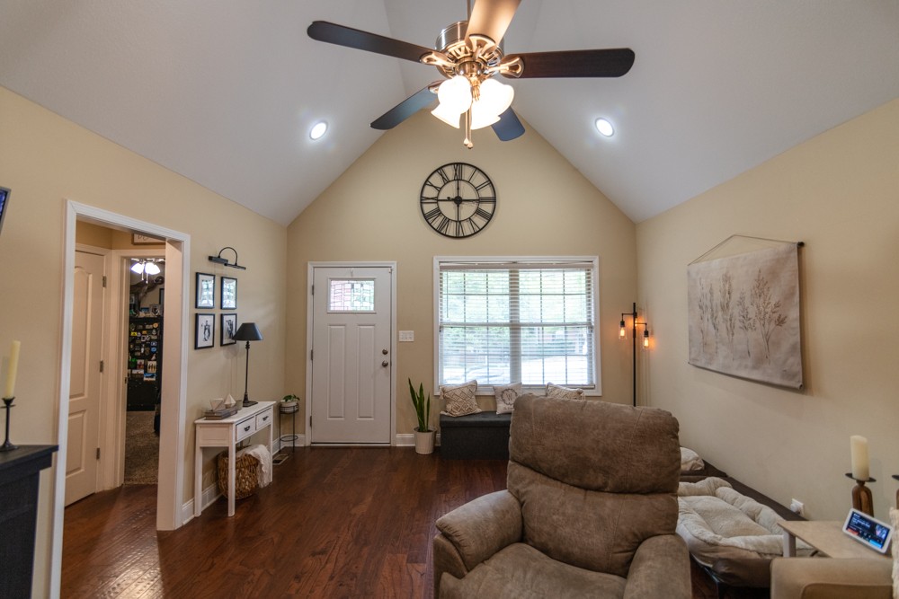 1688 Barrywood Cir, E