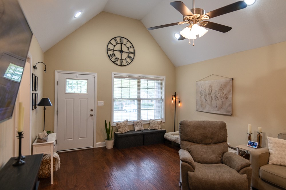 1688 Barrywood Cir, E