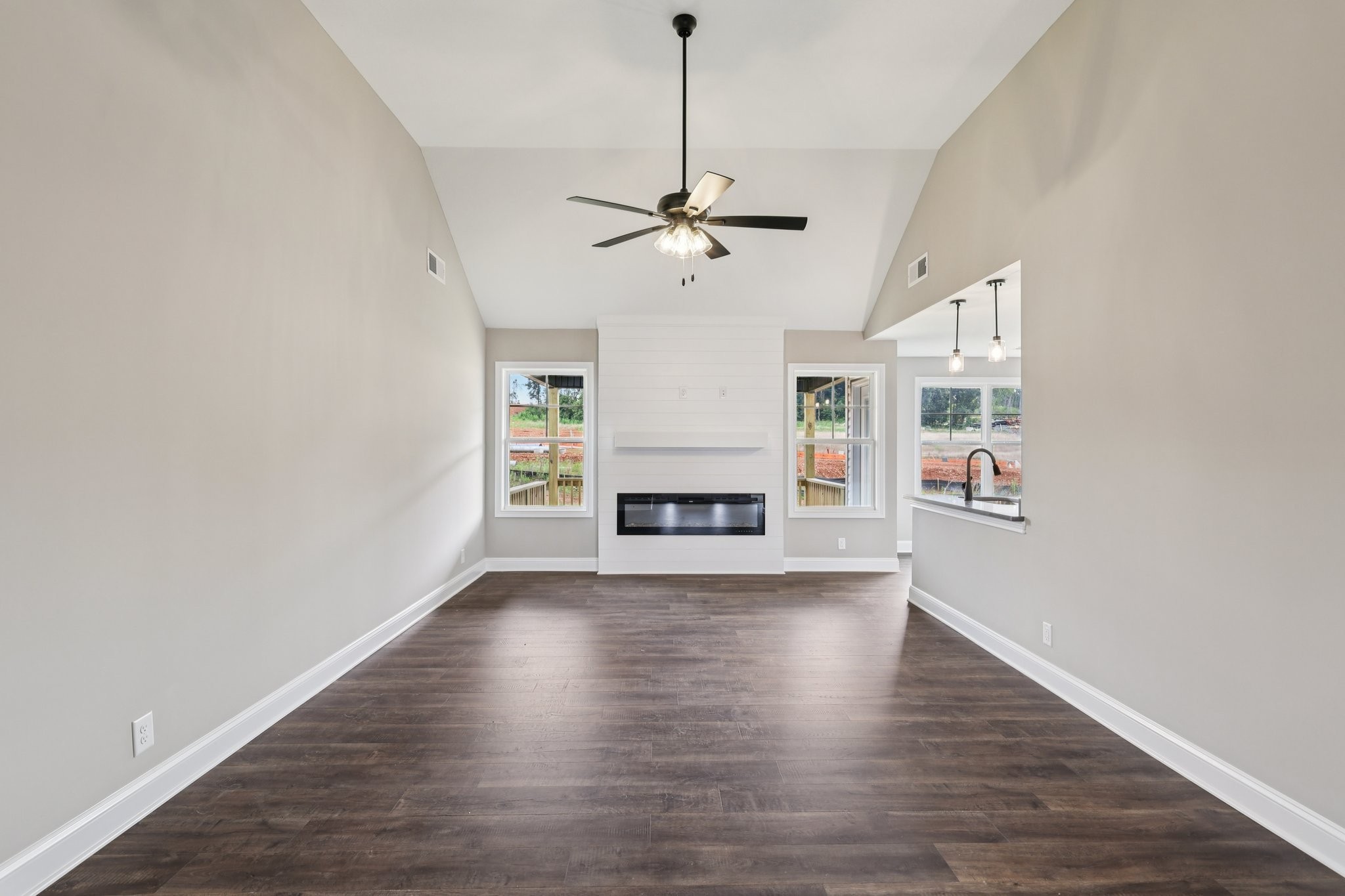 741 Carrillo Dr