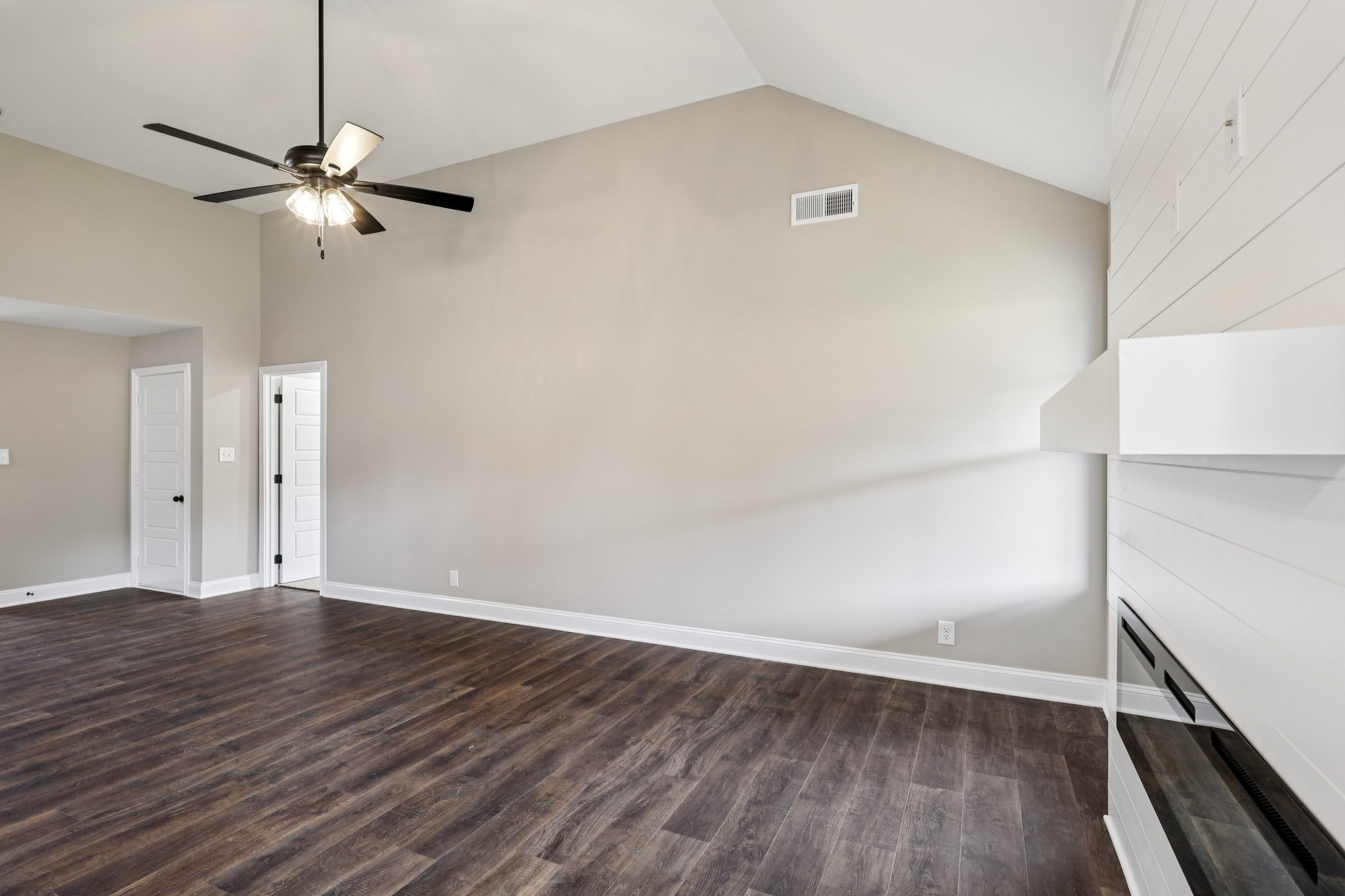 741 Carrillo Dr