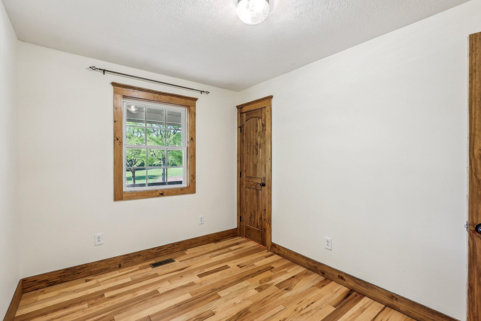 46 Seay Ln